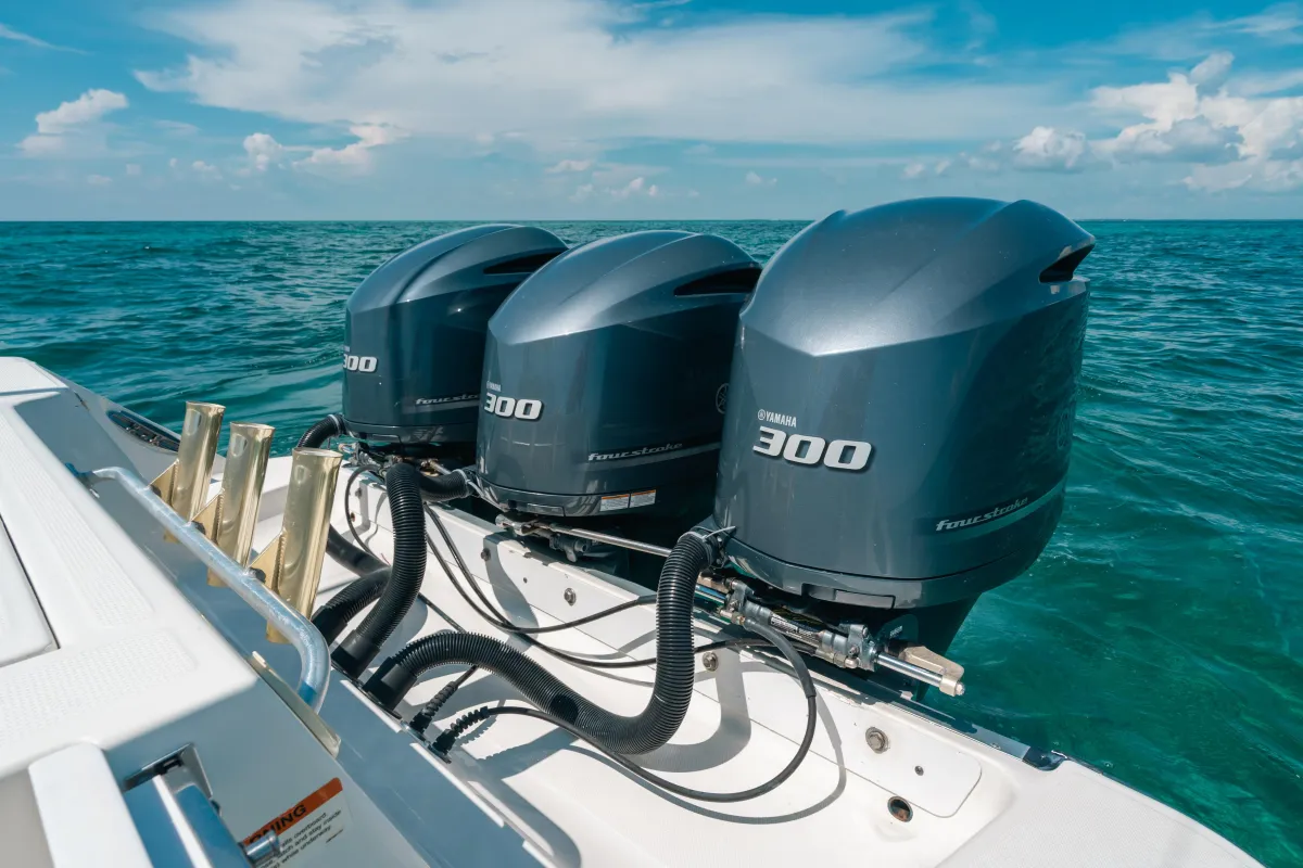2008 Hydra-Sports Vector 33