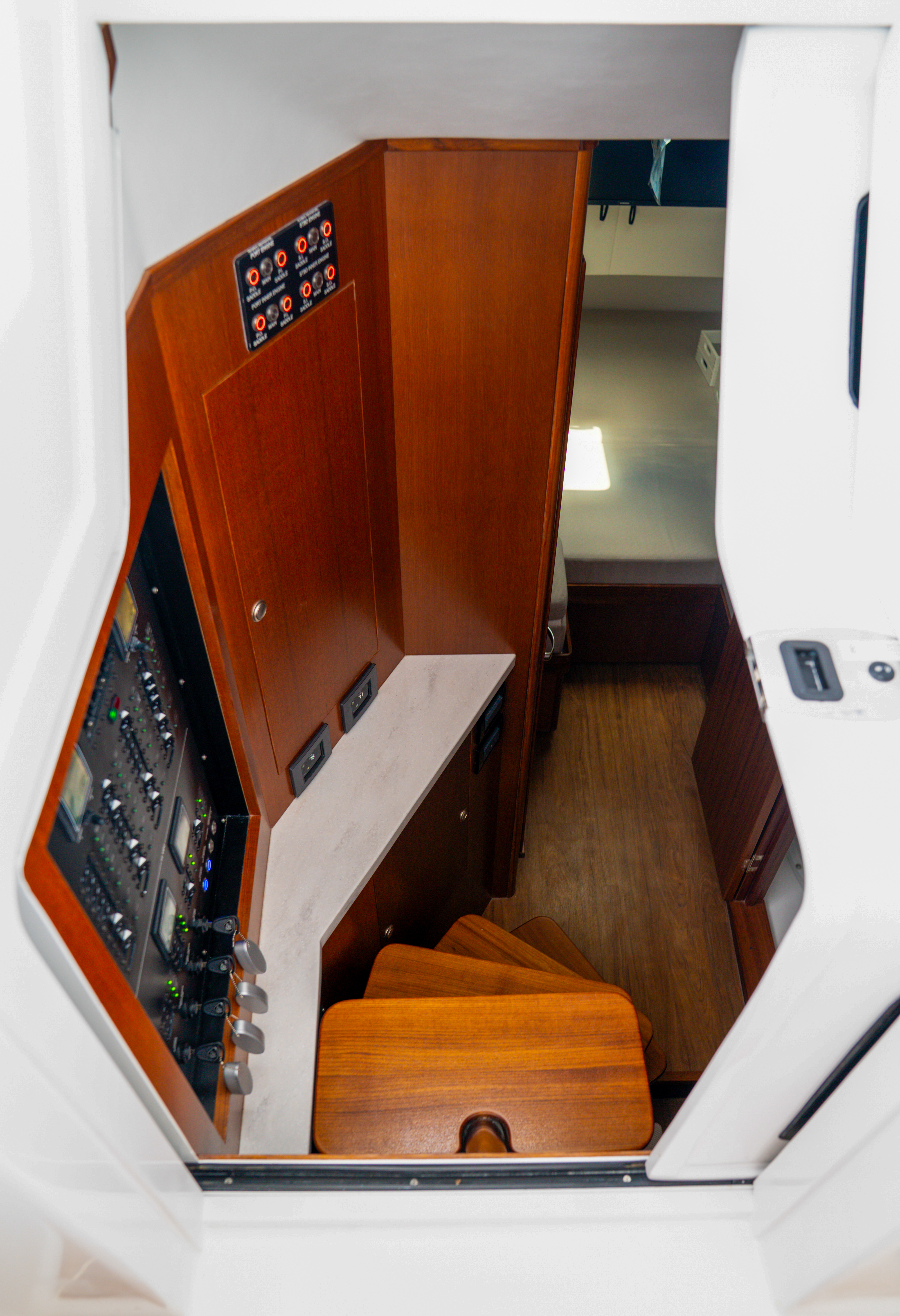 Front Runner 47 CC Cockpit