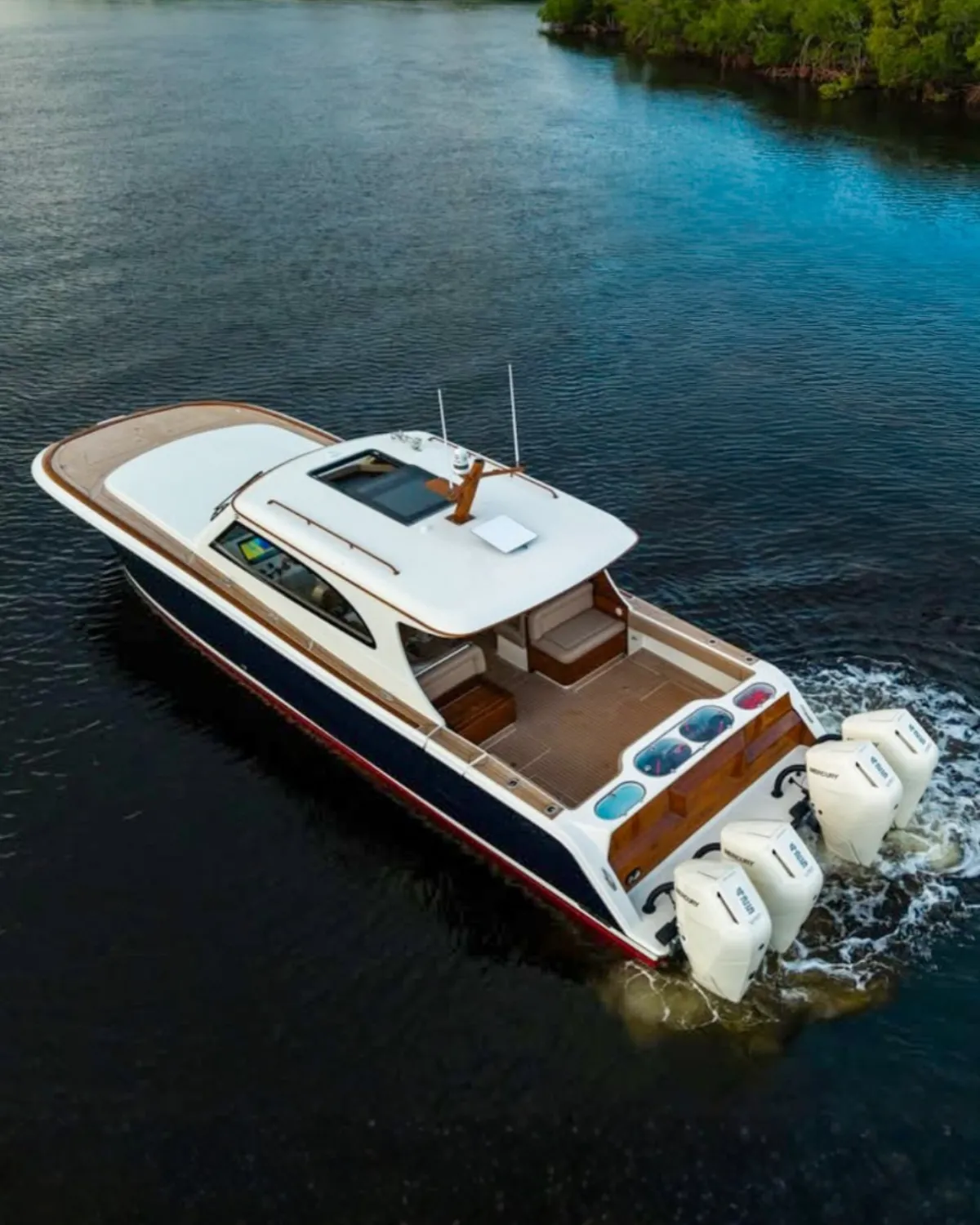 Front Runner 43 Catamaran 
