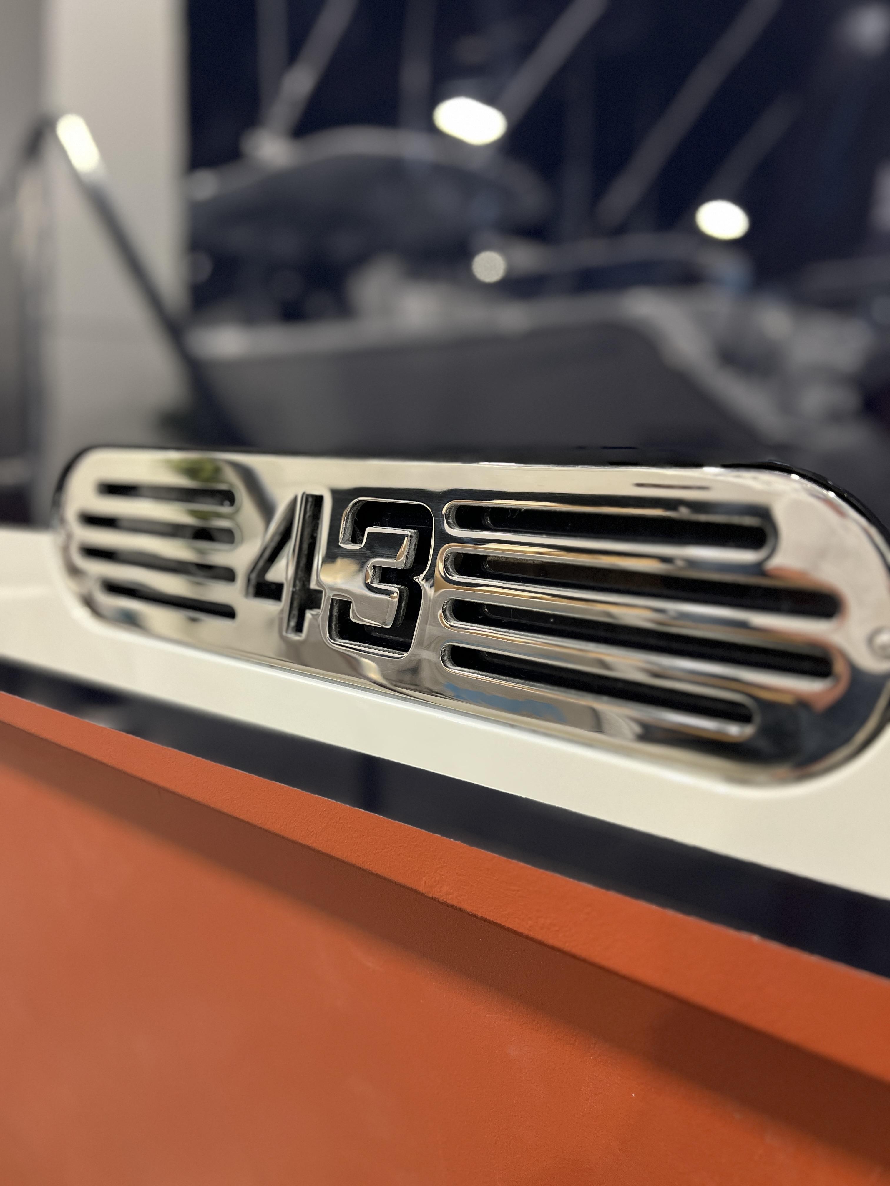 Front Runner 43 Catamaran 