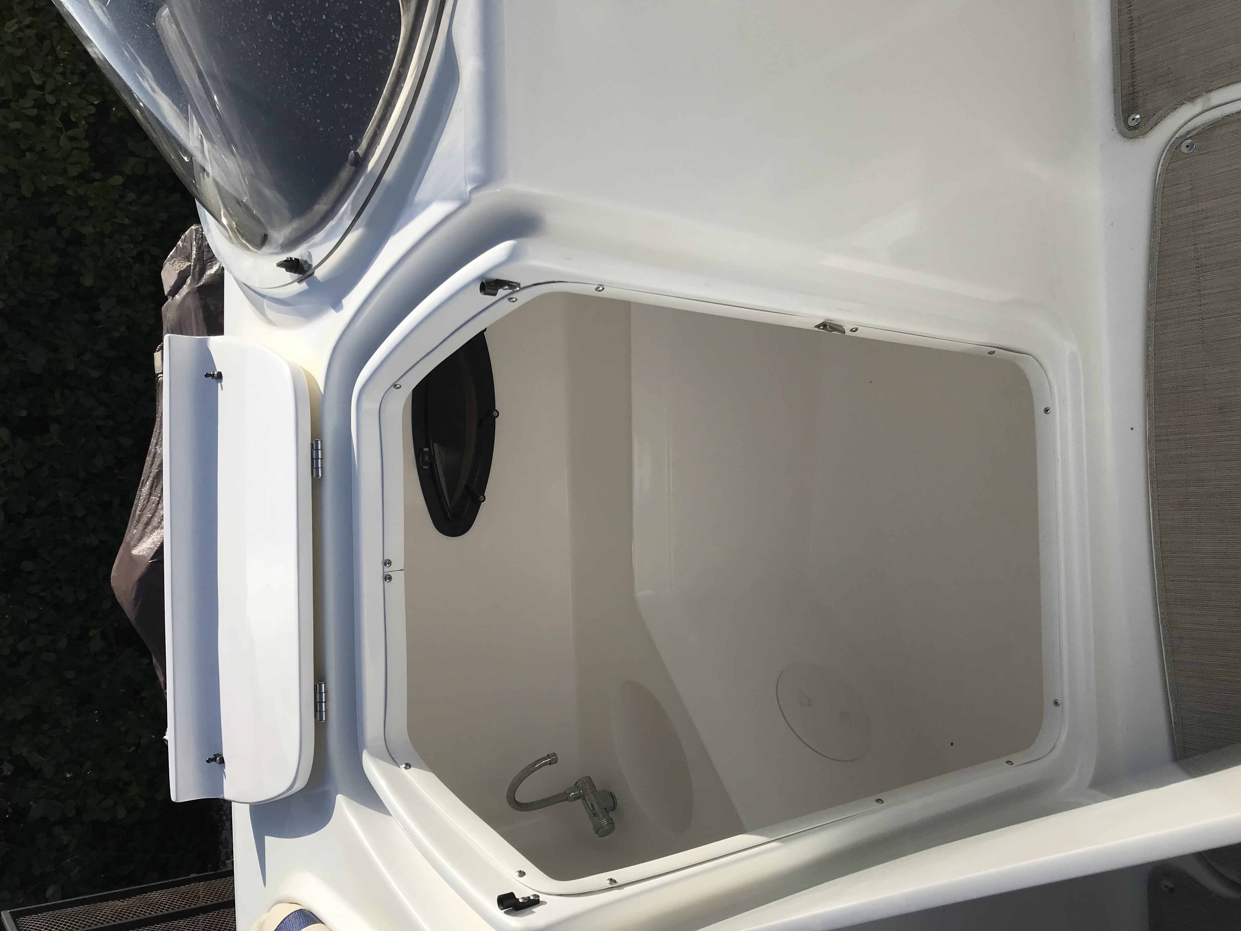  2017 Hurricane SunDeck 2200 OB