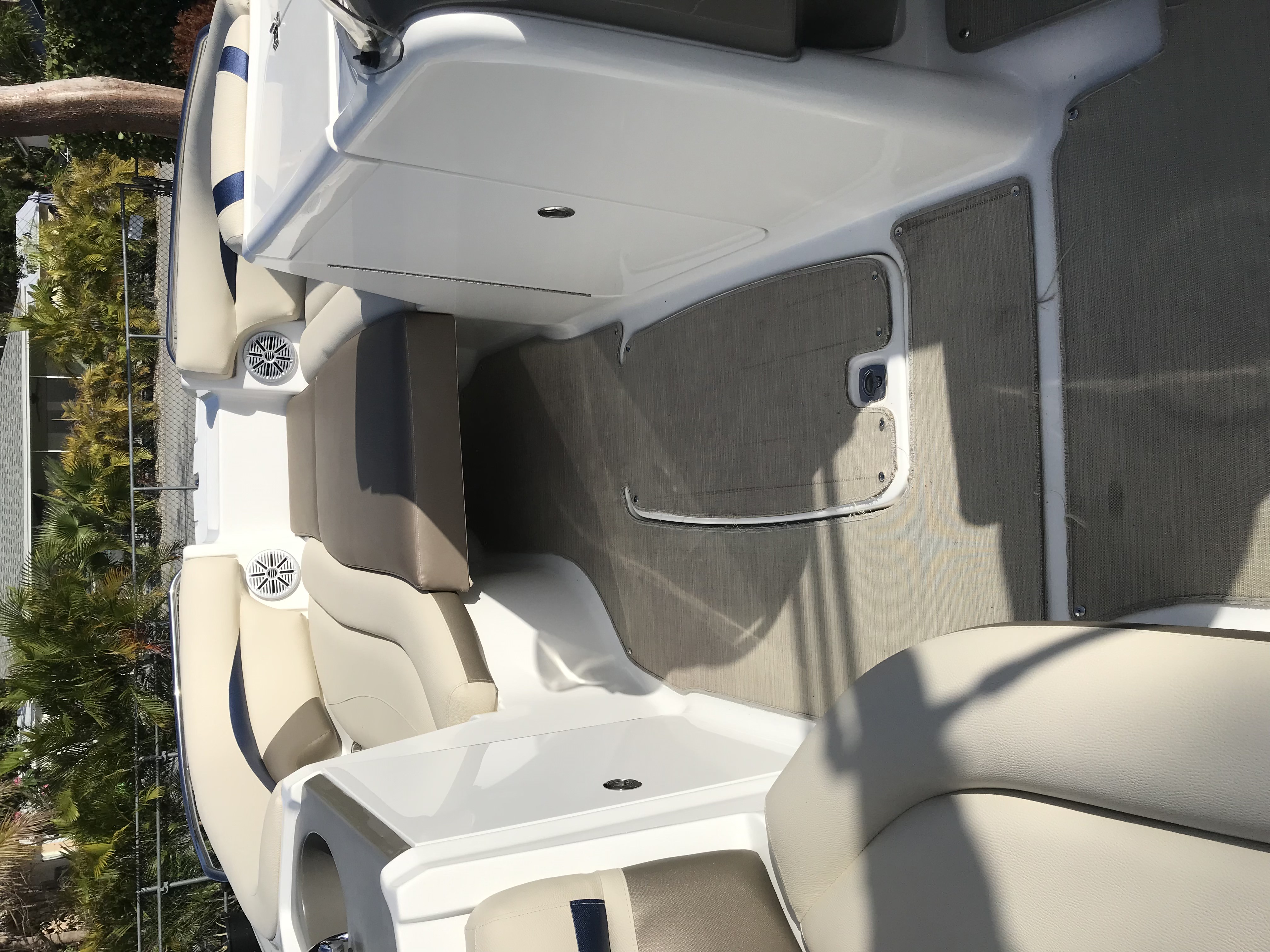  2017 Hurricane SunDeck 2200 OB