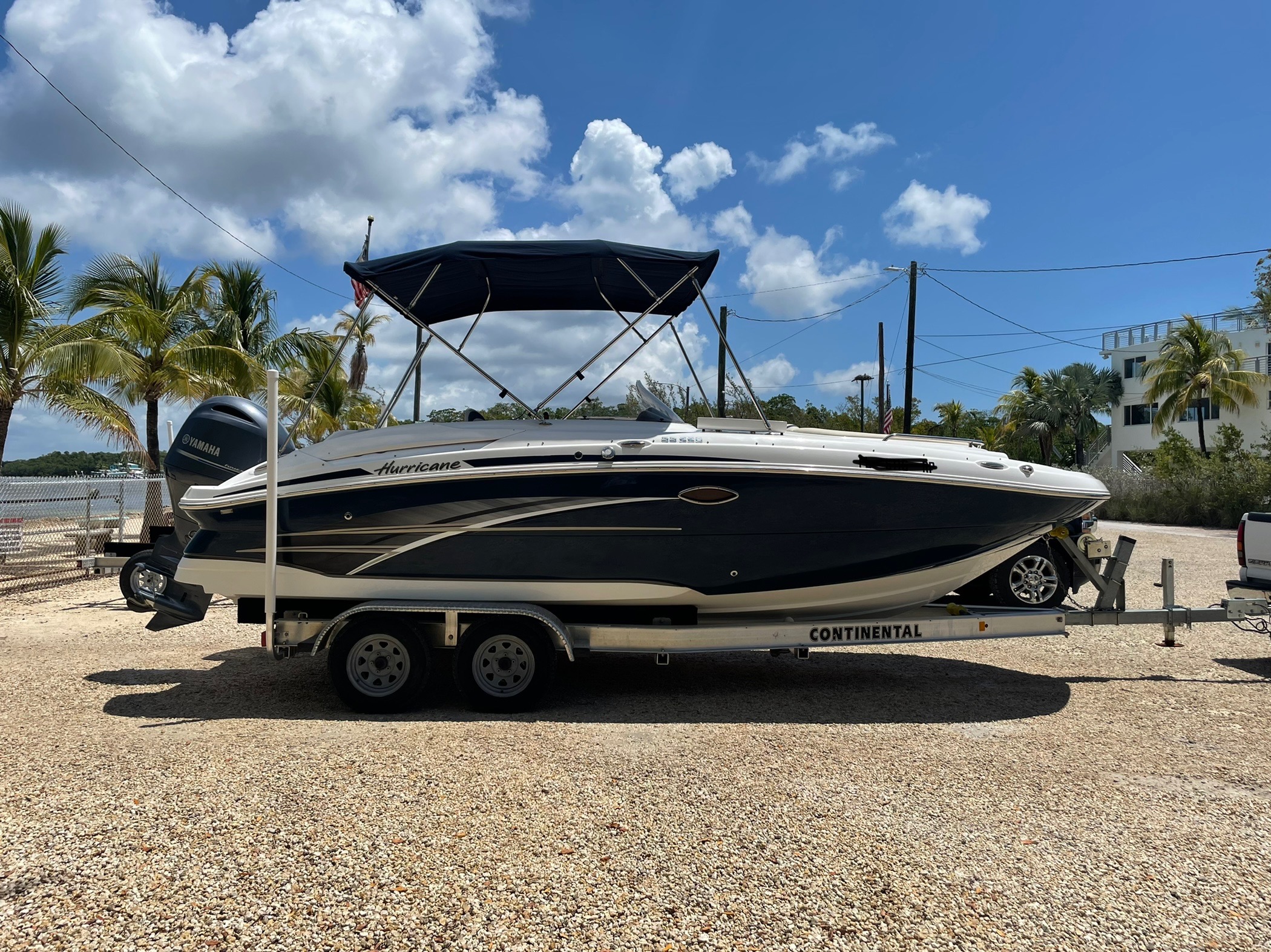 2017 Hurricane SunDeck 2200 OB