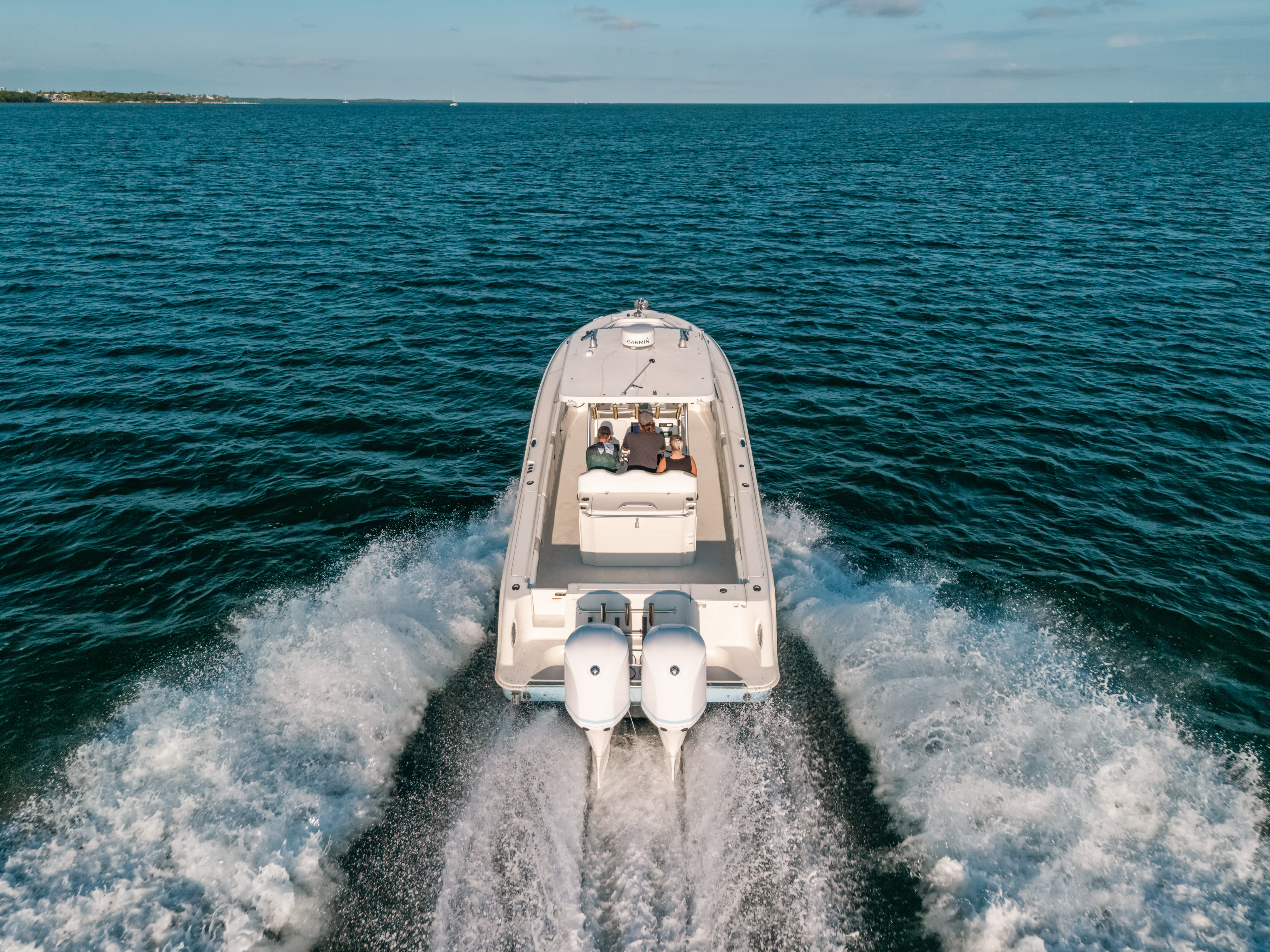 2005 Hydra-Sports Vector 33