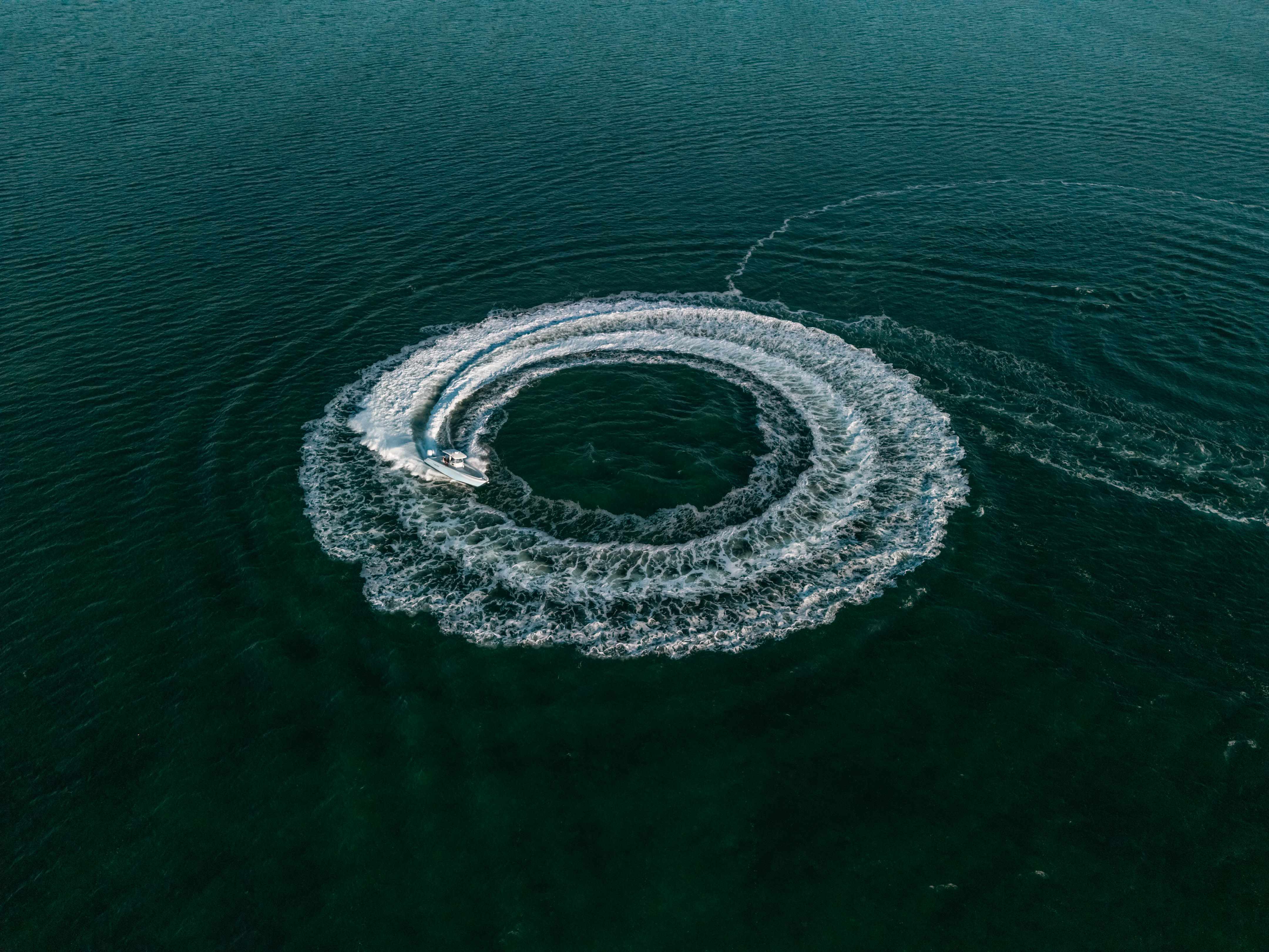 2005 Hydra-Sports Vector 33