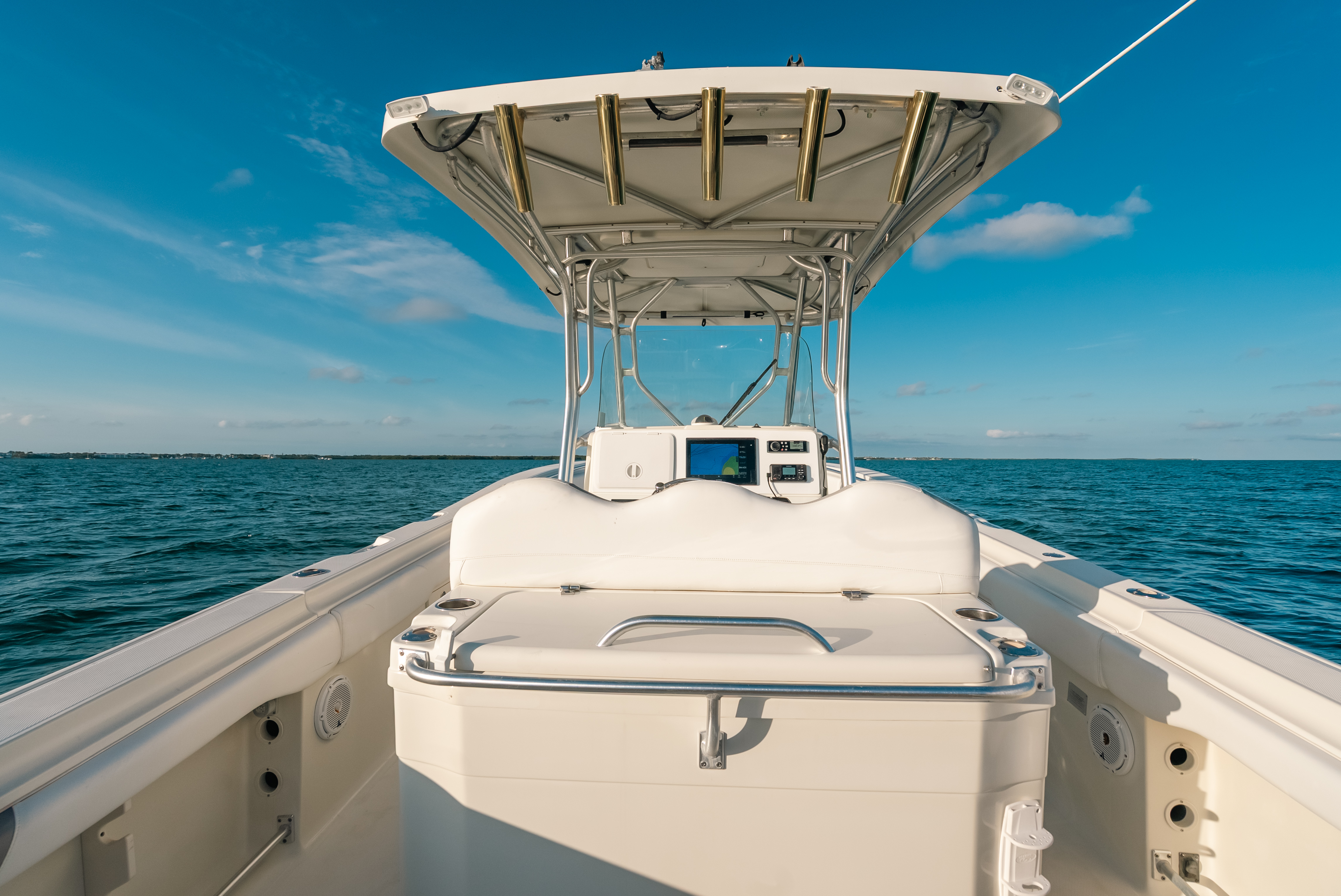 2005 Hydra-Sports Vector 33