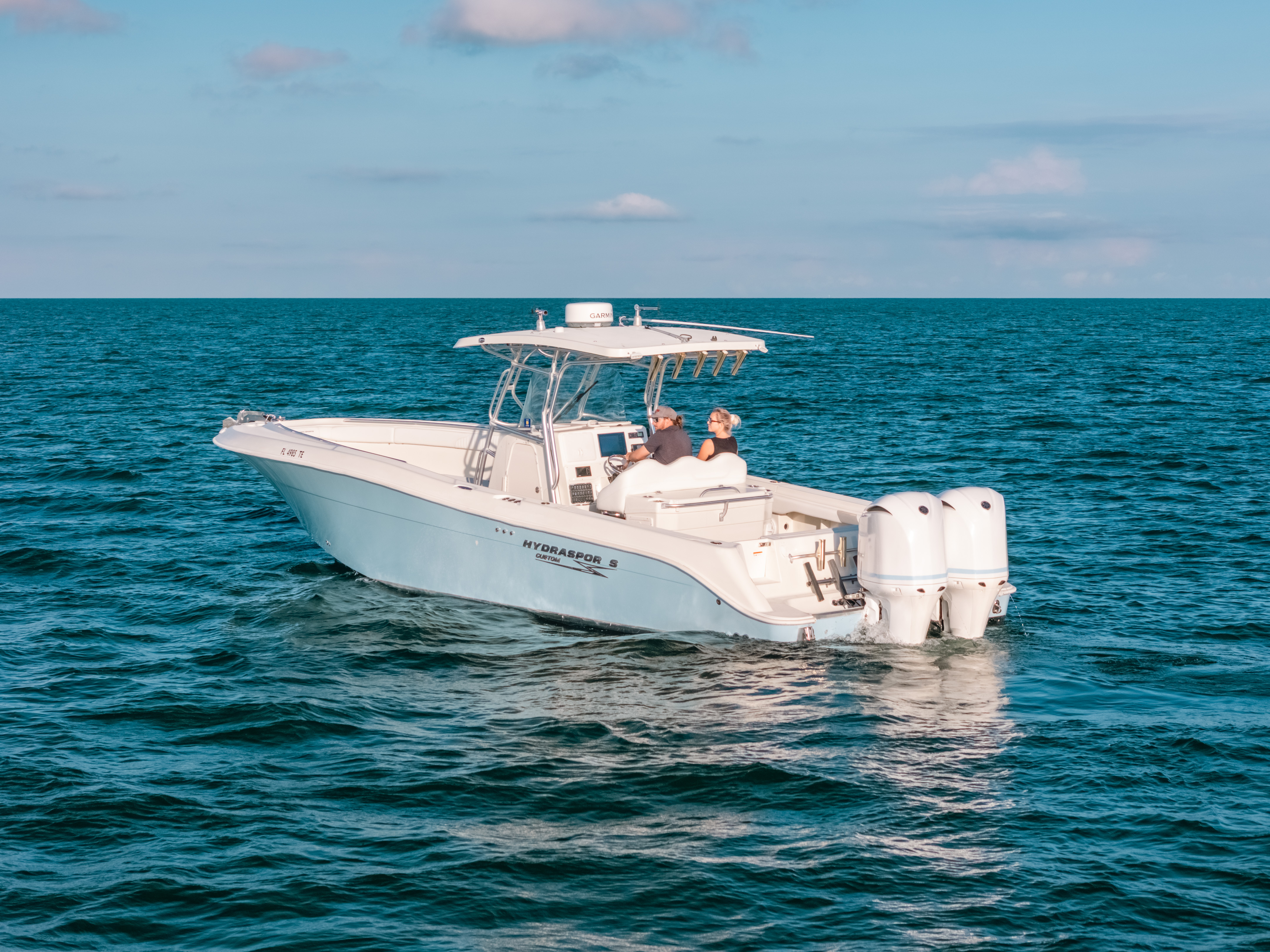 2005 Hydra-Sports Vector 33