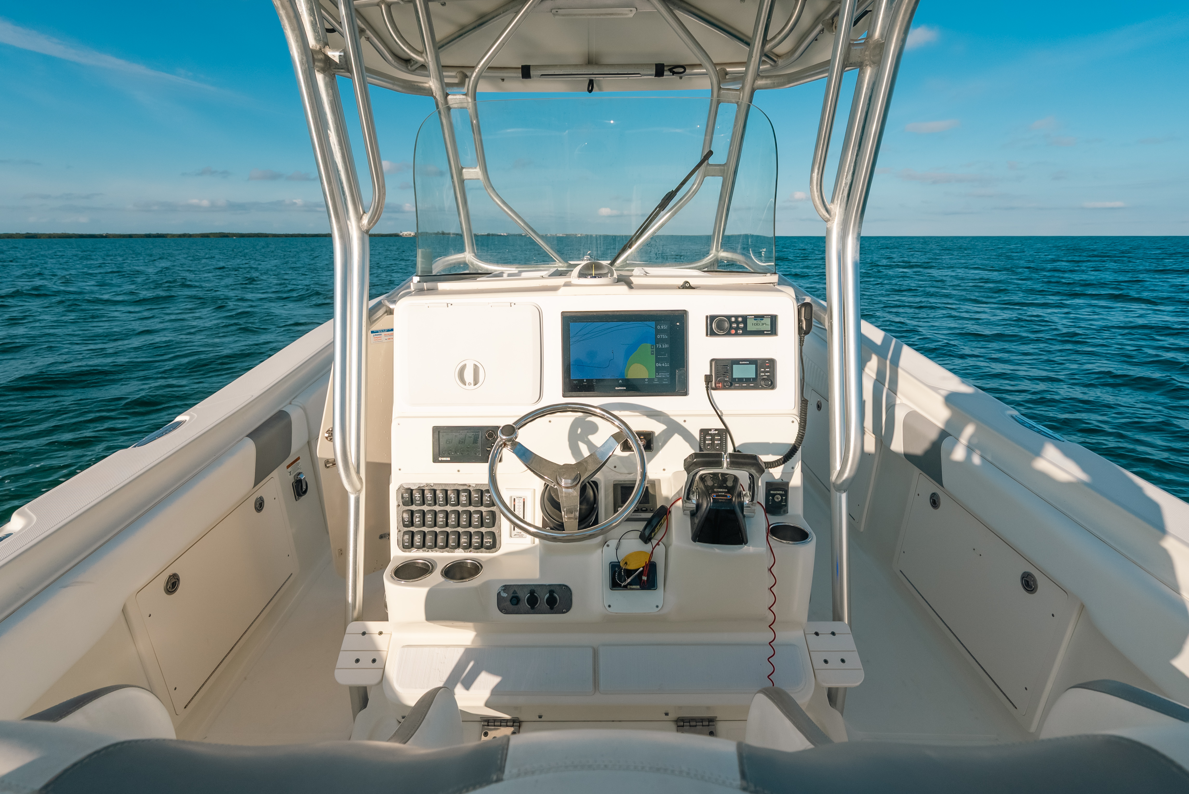 2005 Hydra-Sports Vector 33