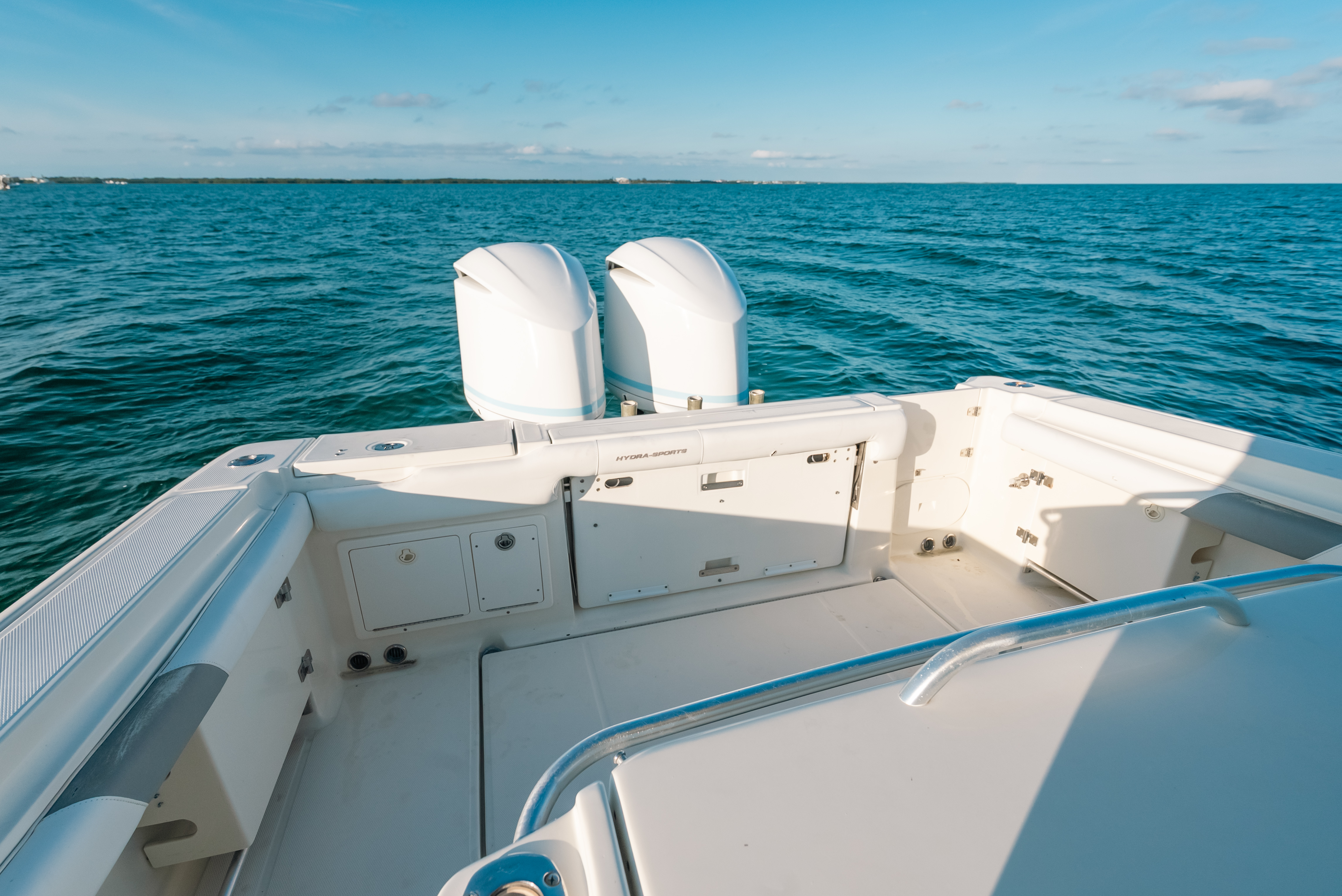 2005 Hydra-Sports Vector 33