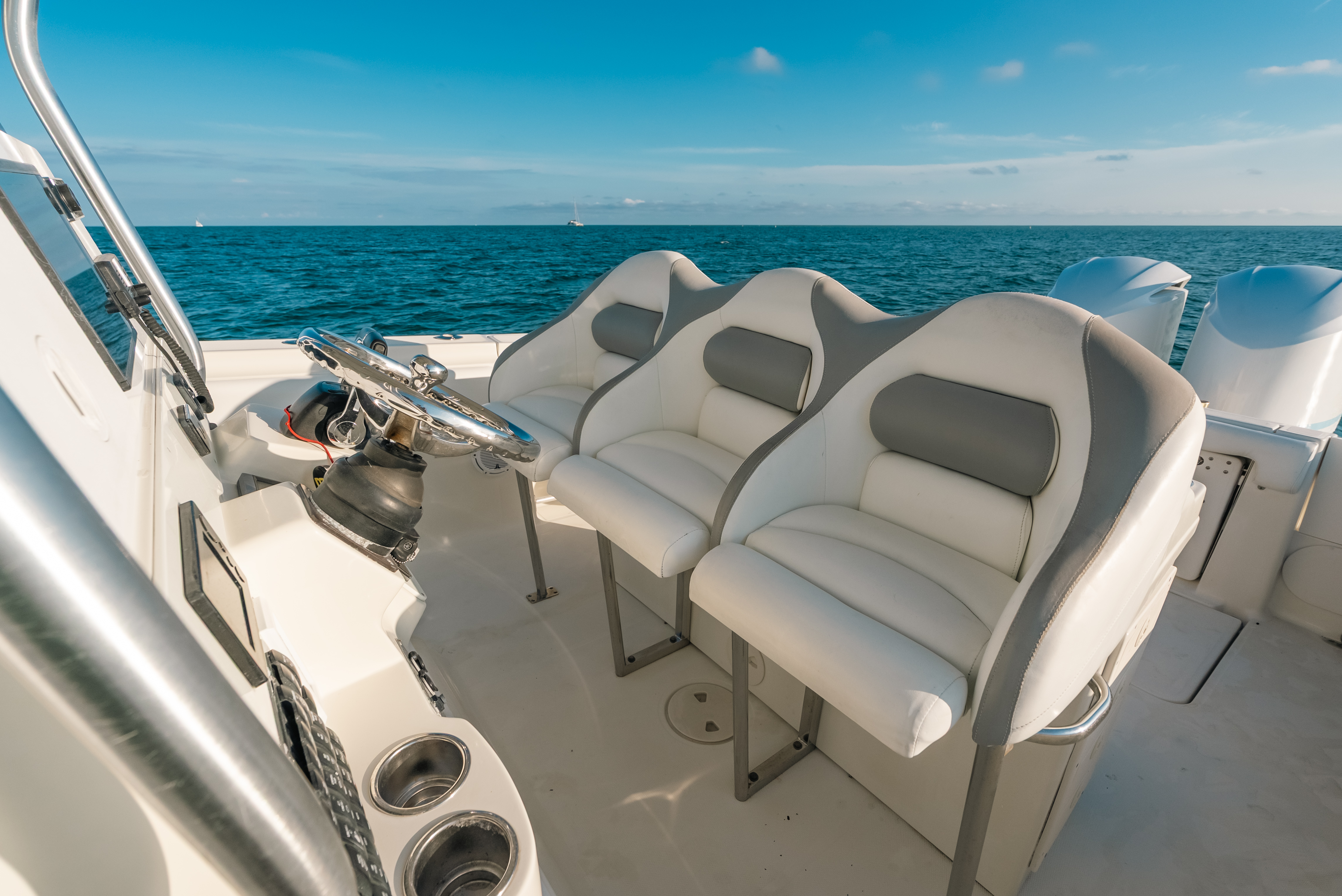 2005 Hydra-Sports Vector 33