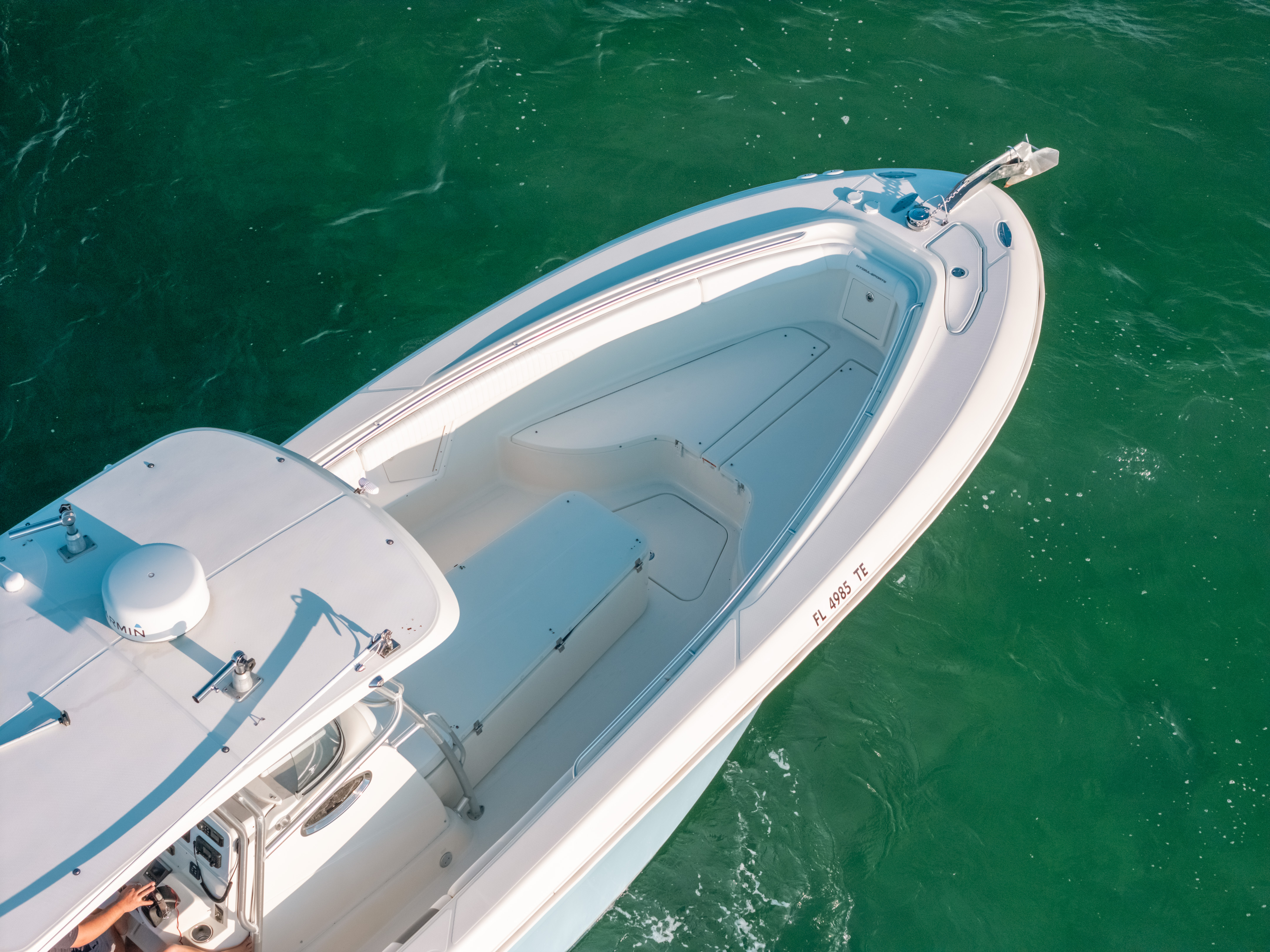 2005 Hydra-Sports Vector 33