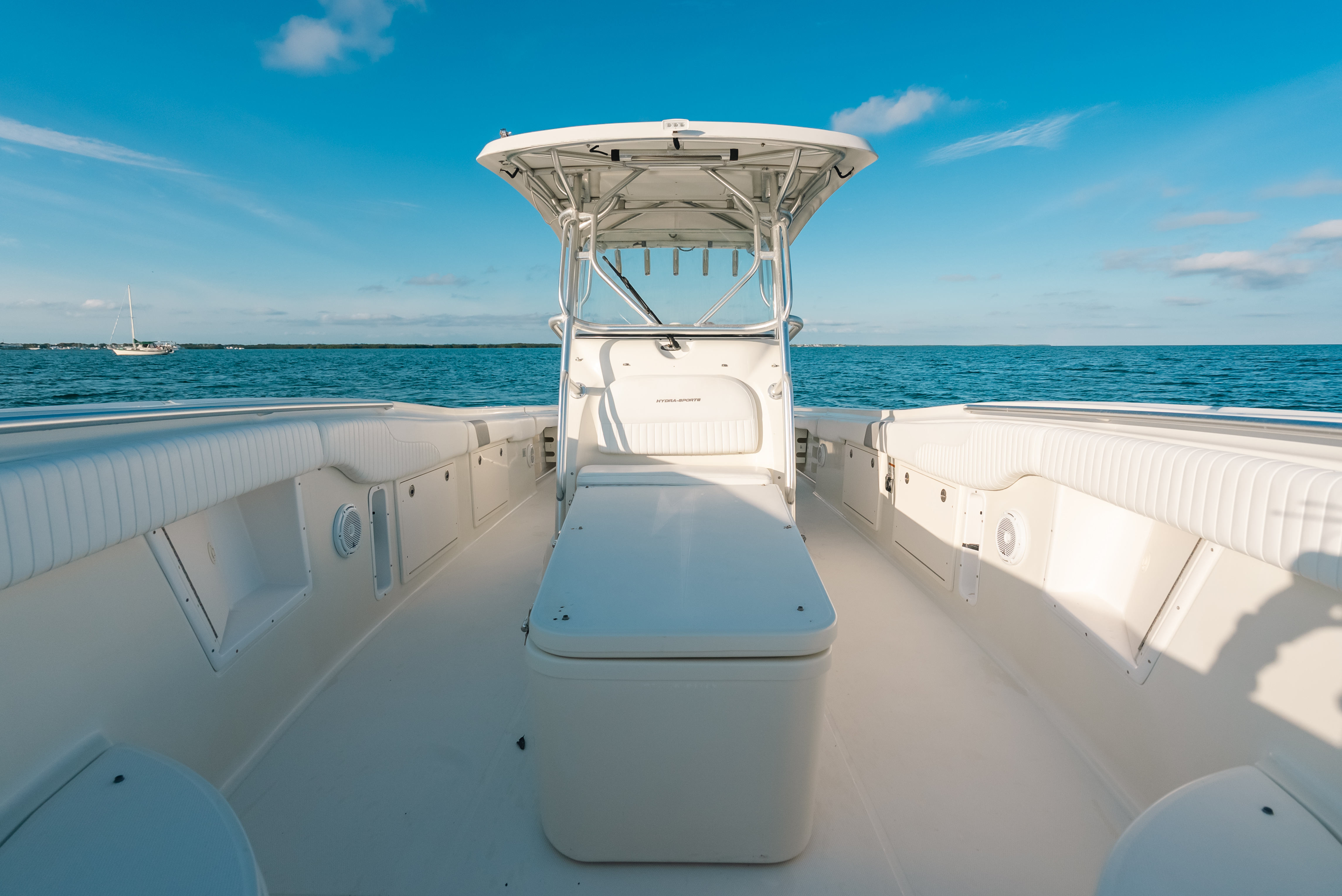 2005 Hydra-Sports Vector 33