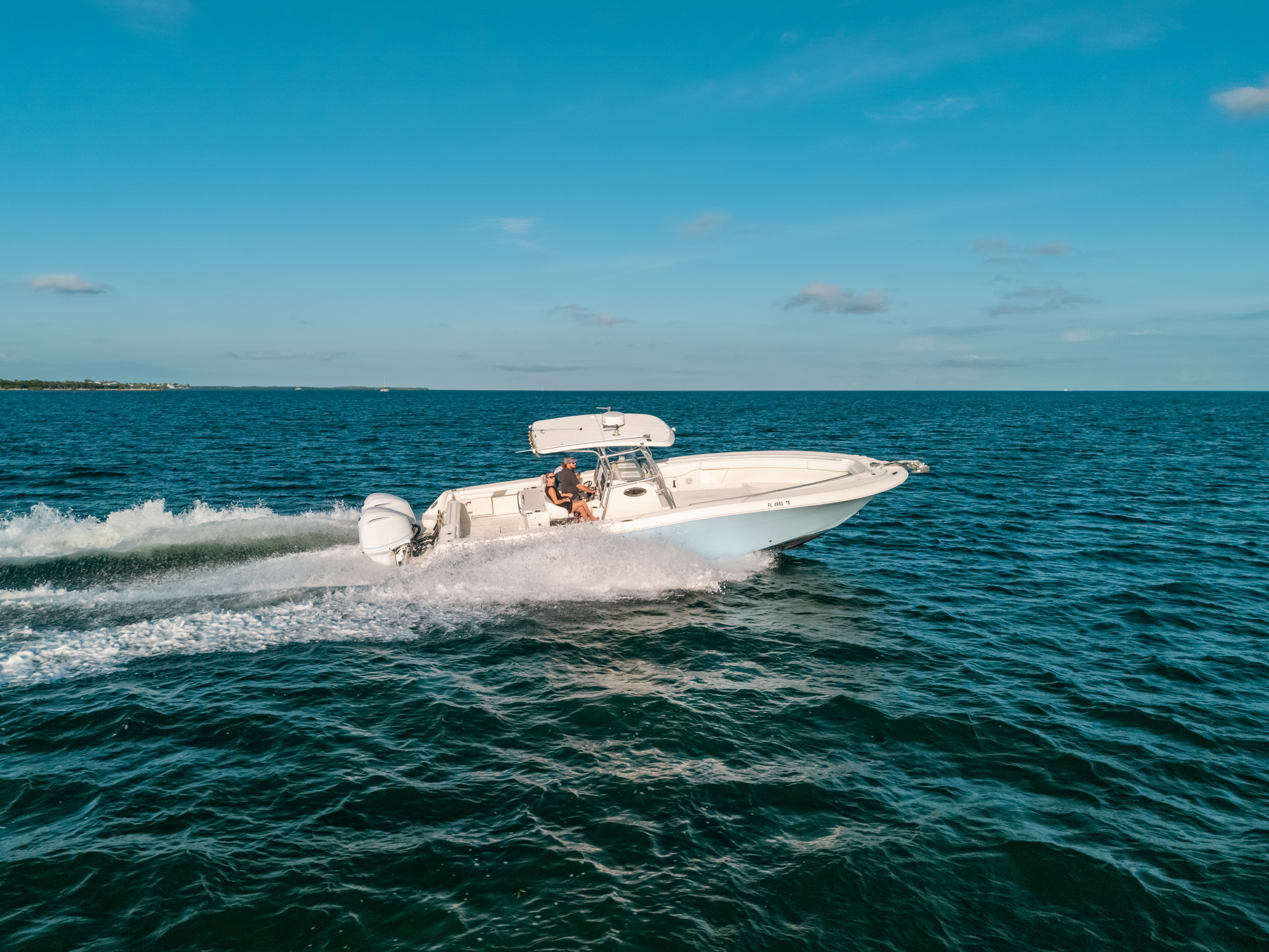 2005 Hydra-Sports Vector 33