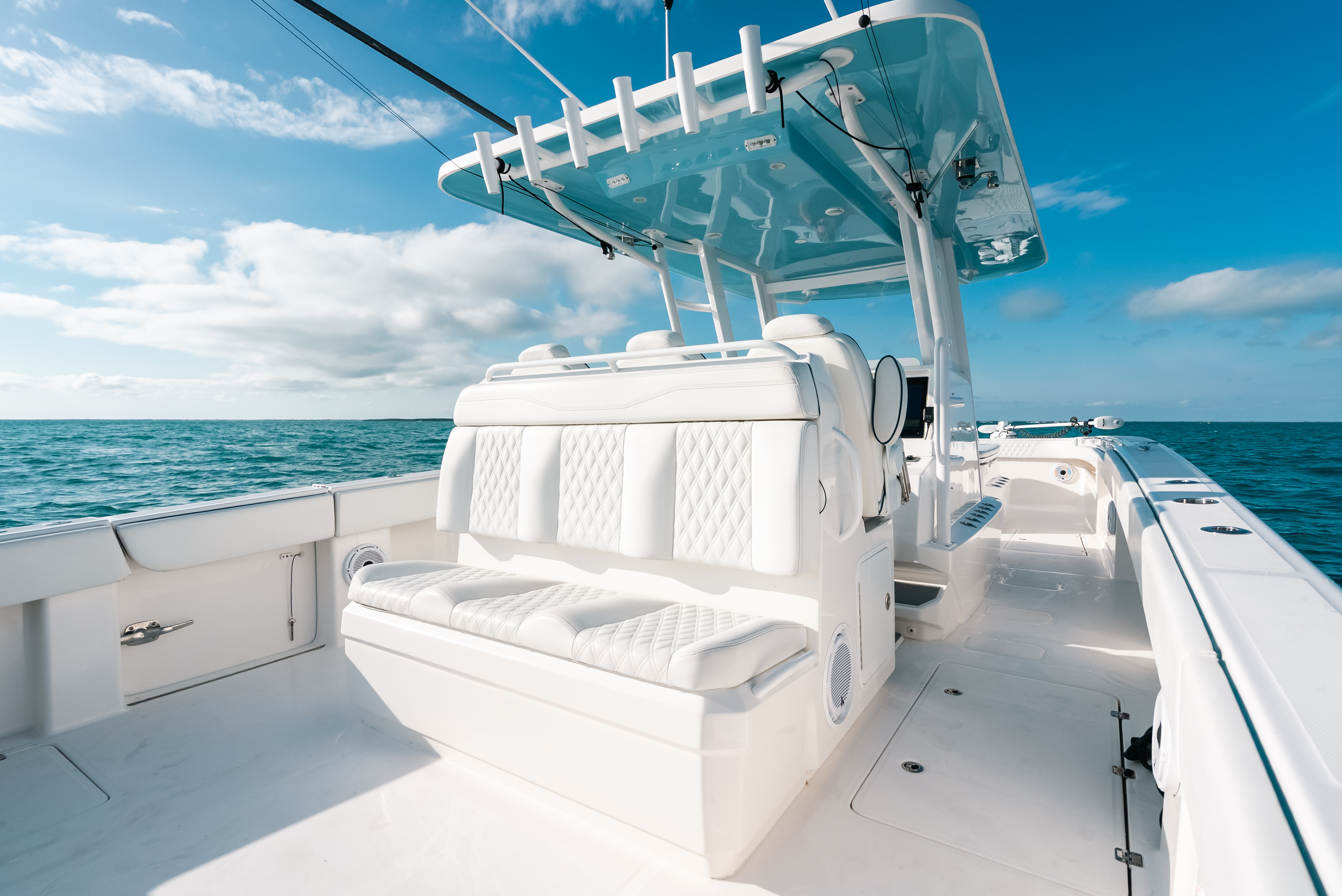 2021 Invincible 37 CAT