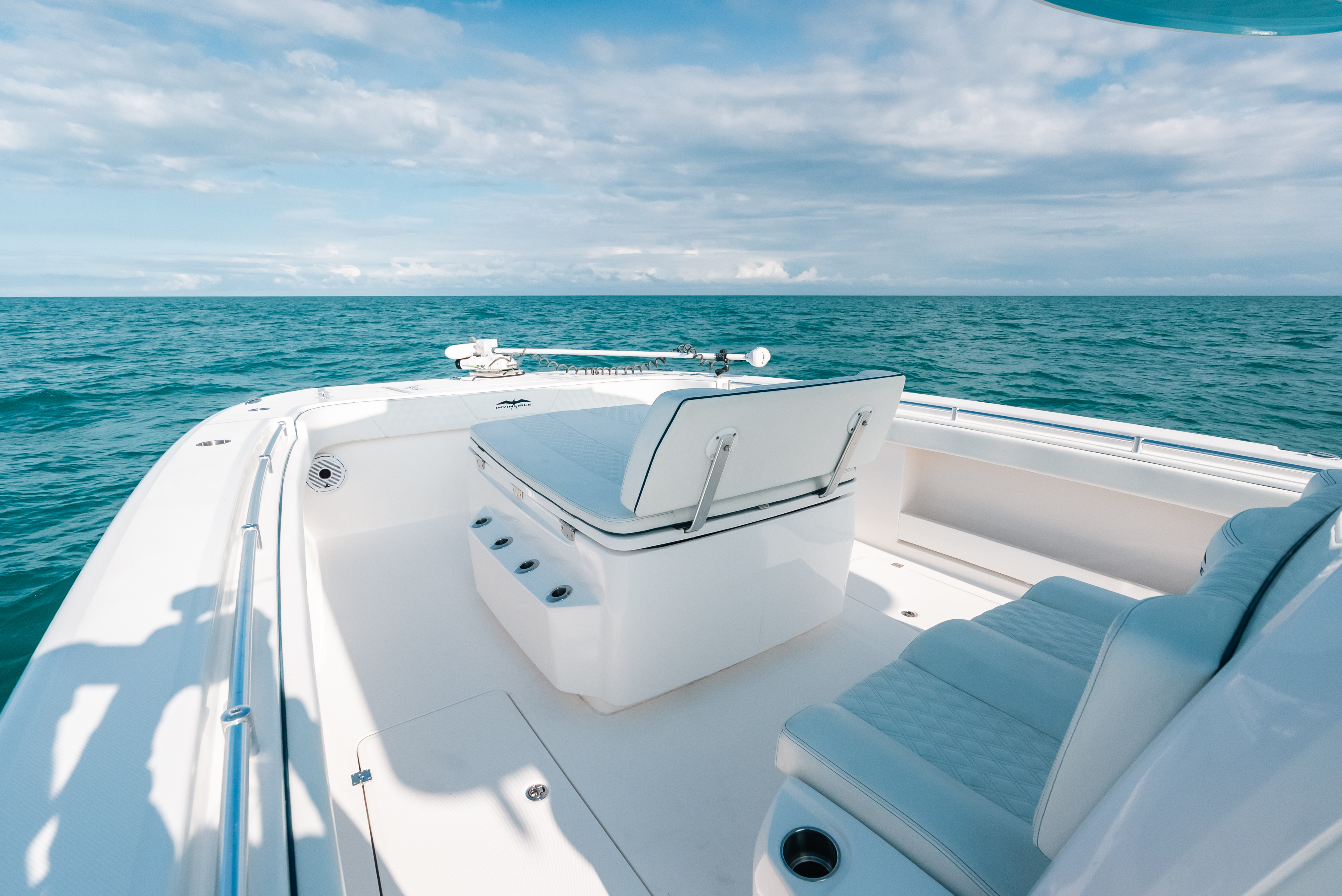 2021 Invincible 37 CAT