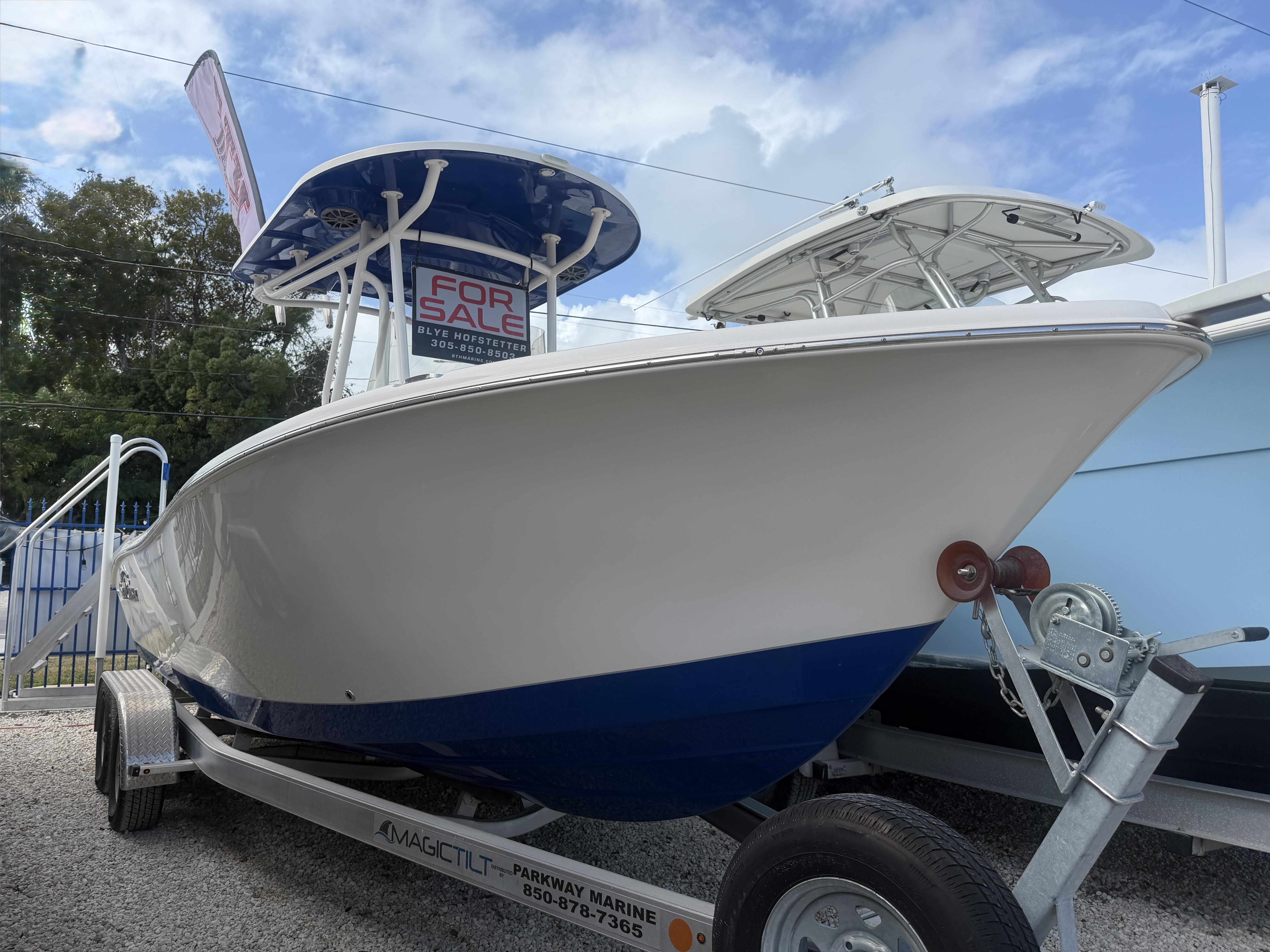 2017 Hurricane SunDeck 2200 OB