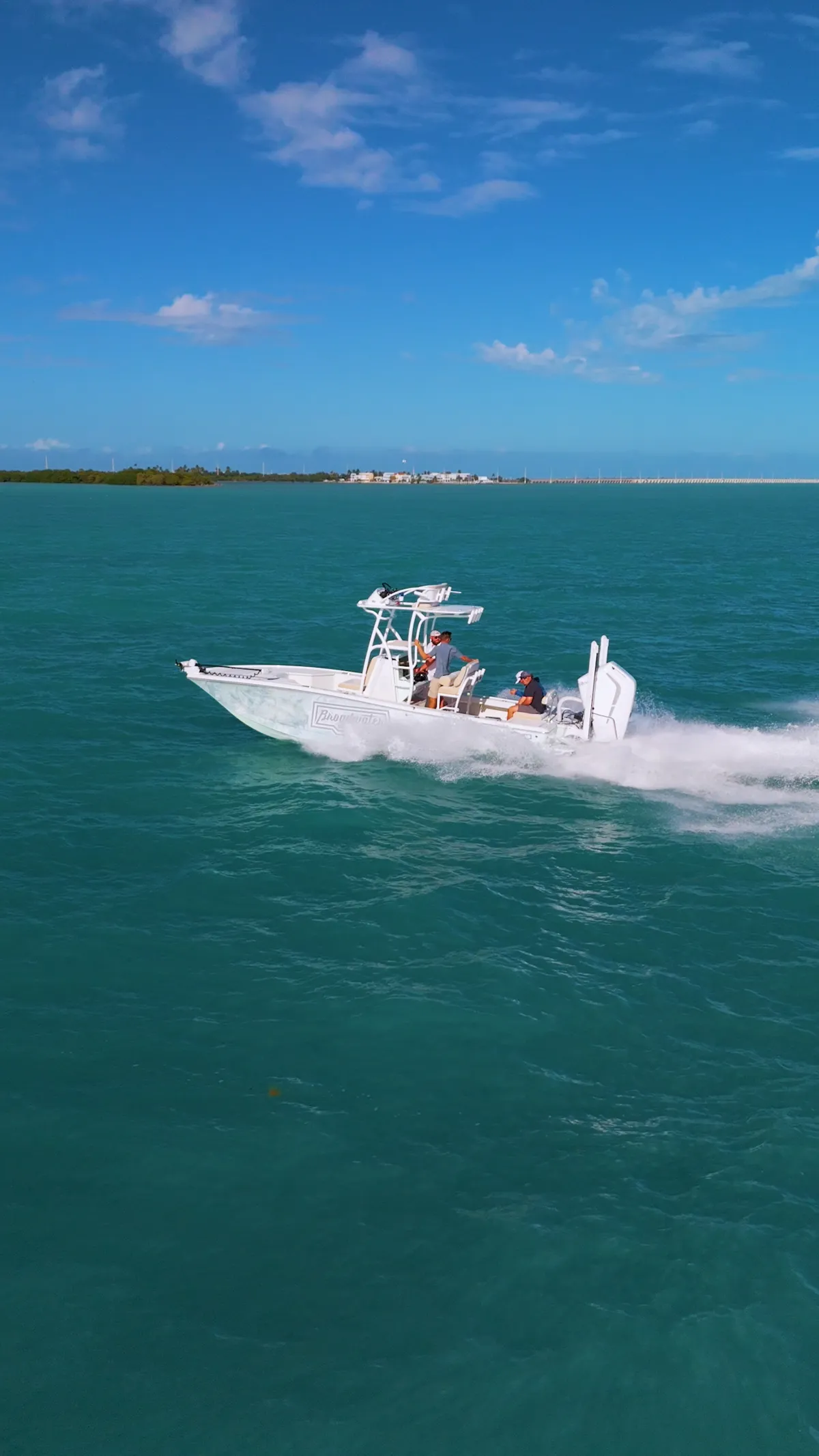 2026 Broadwater 25 Bay Cat