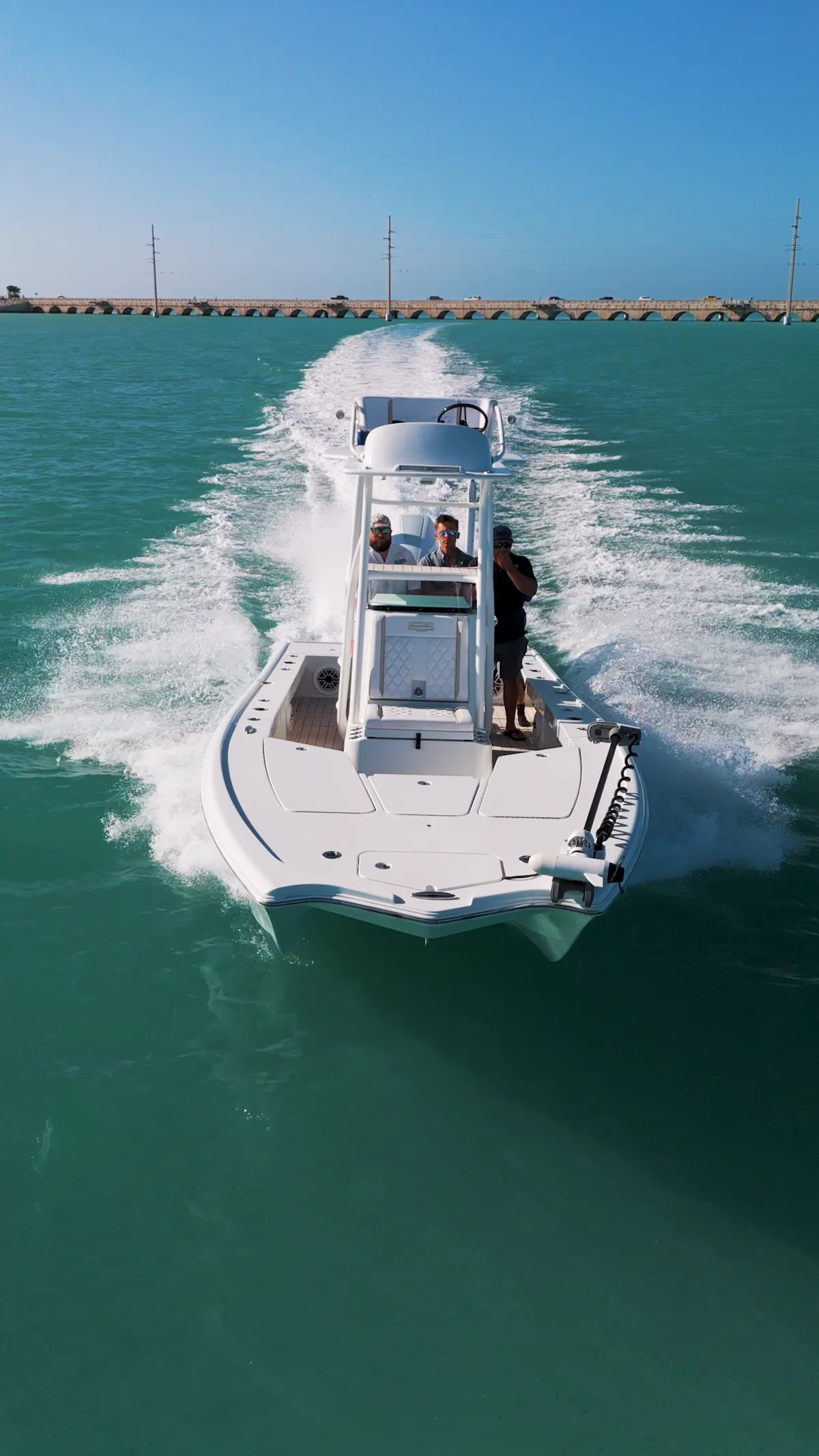 2026 Broadwater 25 Bay Cat