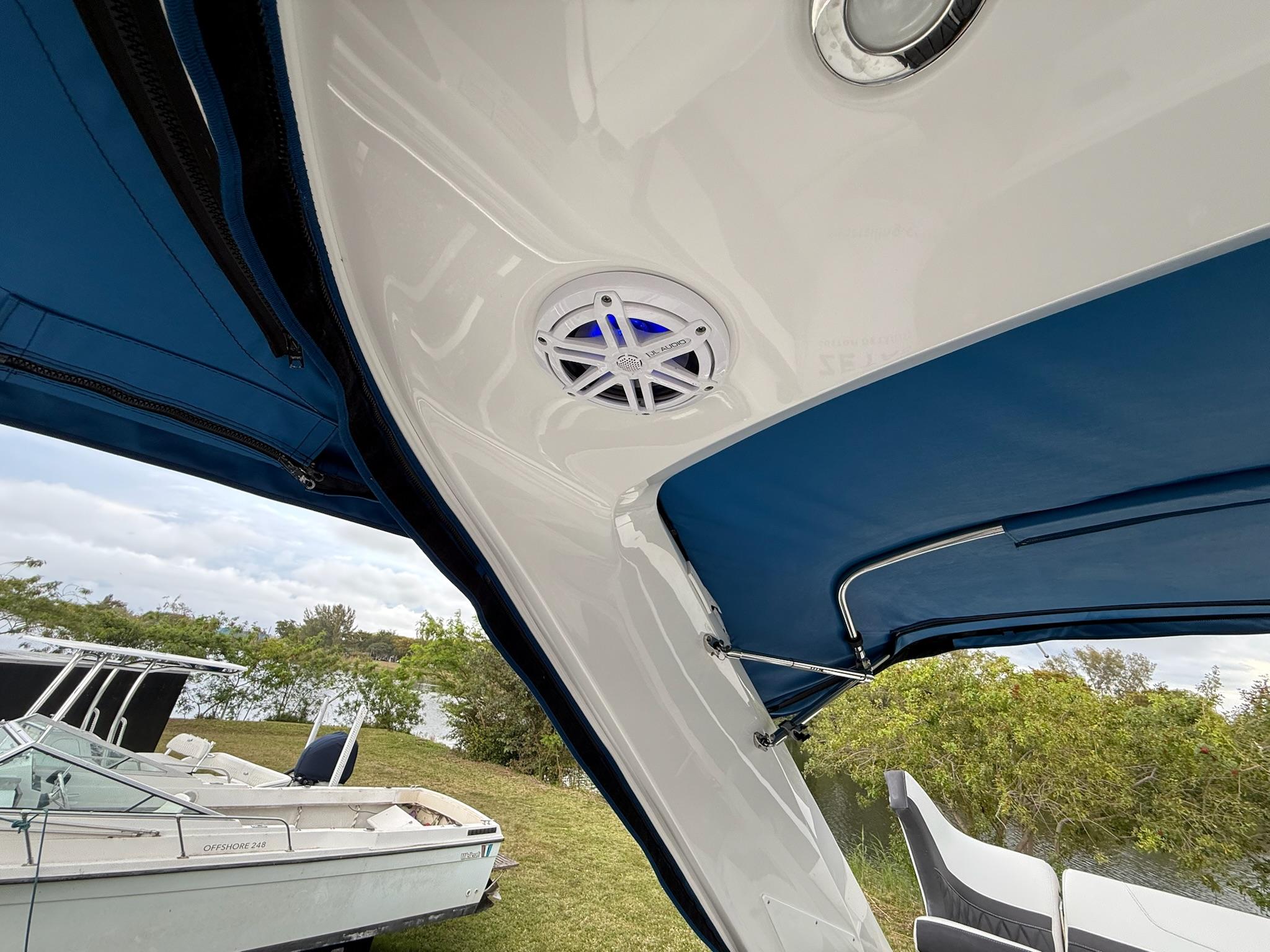 2019 Monterey 328 ss