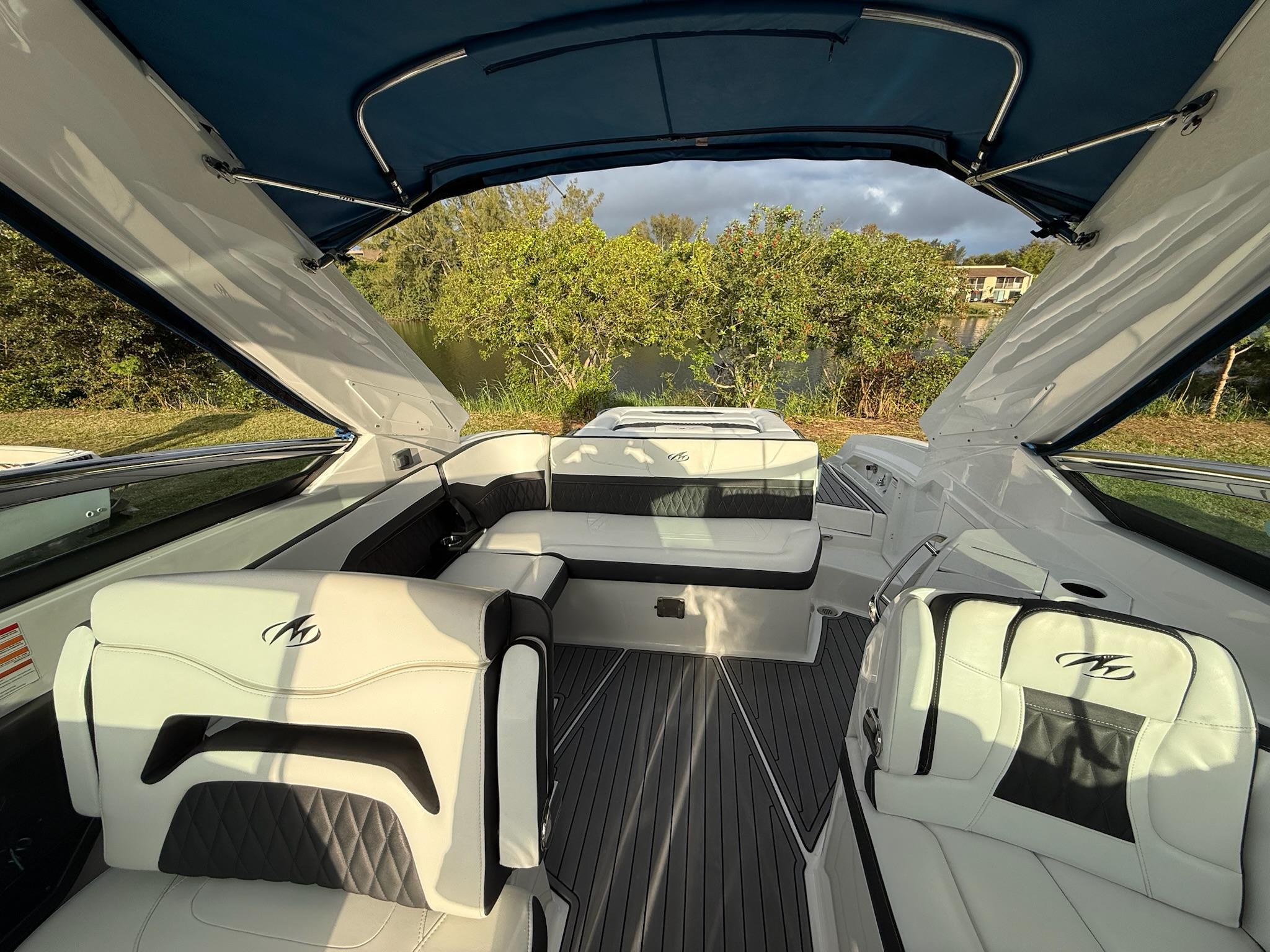 2019 Monterey 328 ss