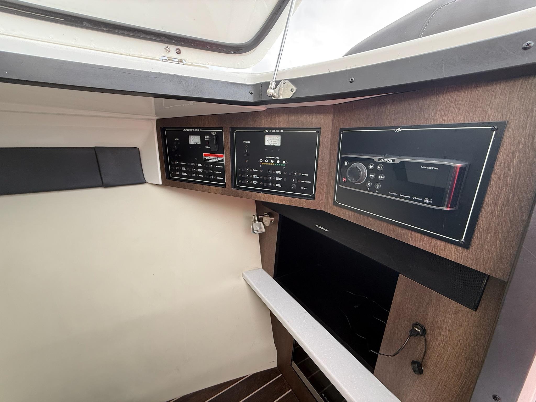 2019 Monterey 328 ss