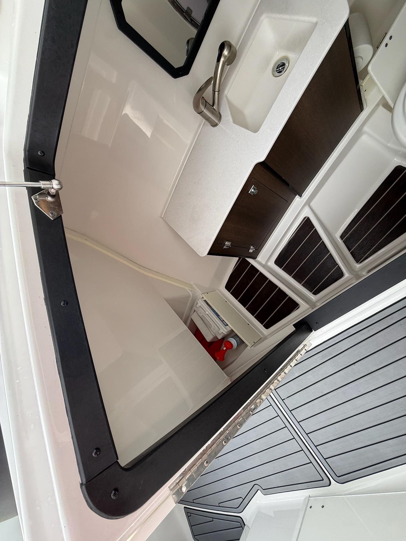 2019 Monterey 328 ss