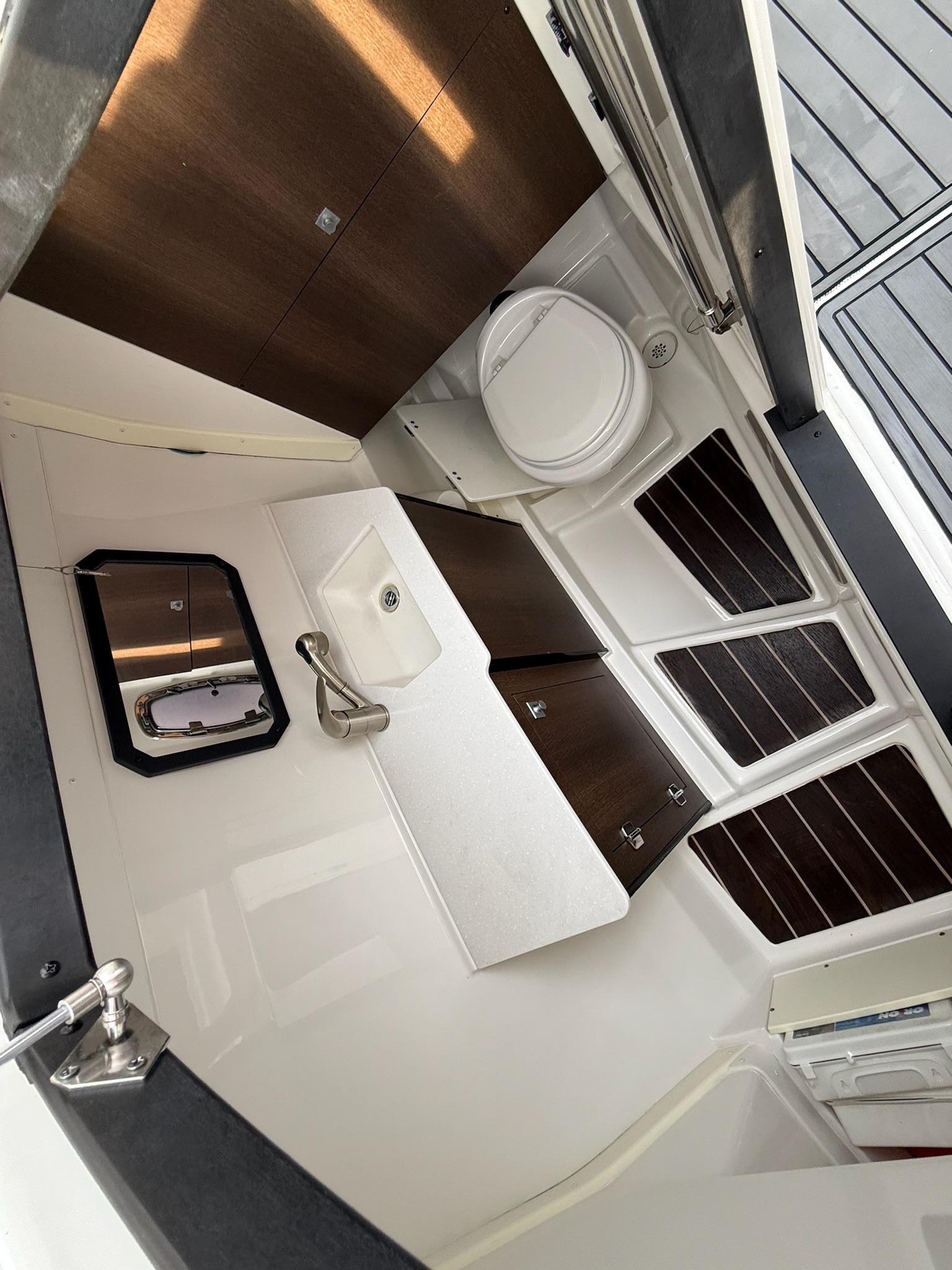 2019 Monterey 328 ss