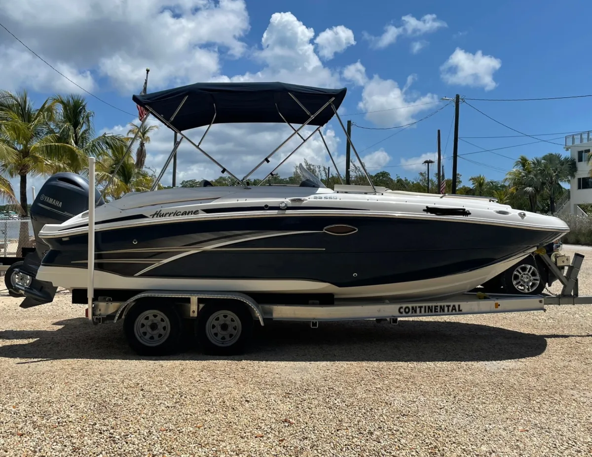 2017 Hurricane SunDeck 2200 OB
