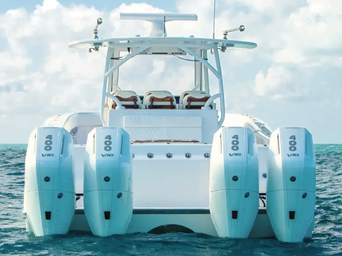 transom of front runner 43 cat