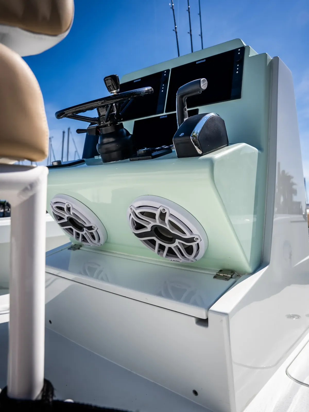 broadwater bay cat helm 