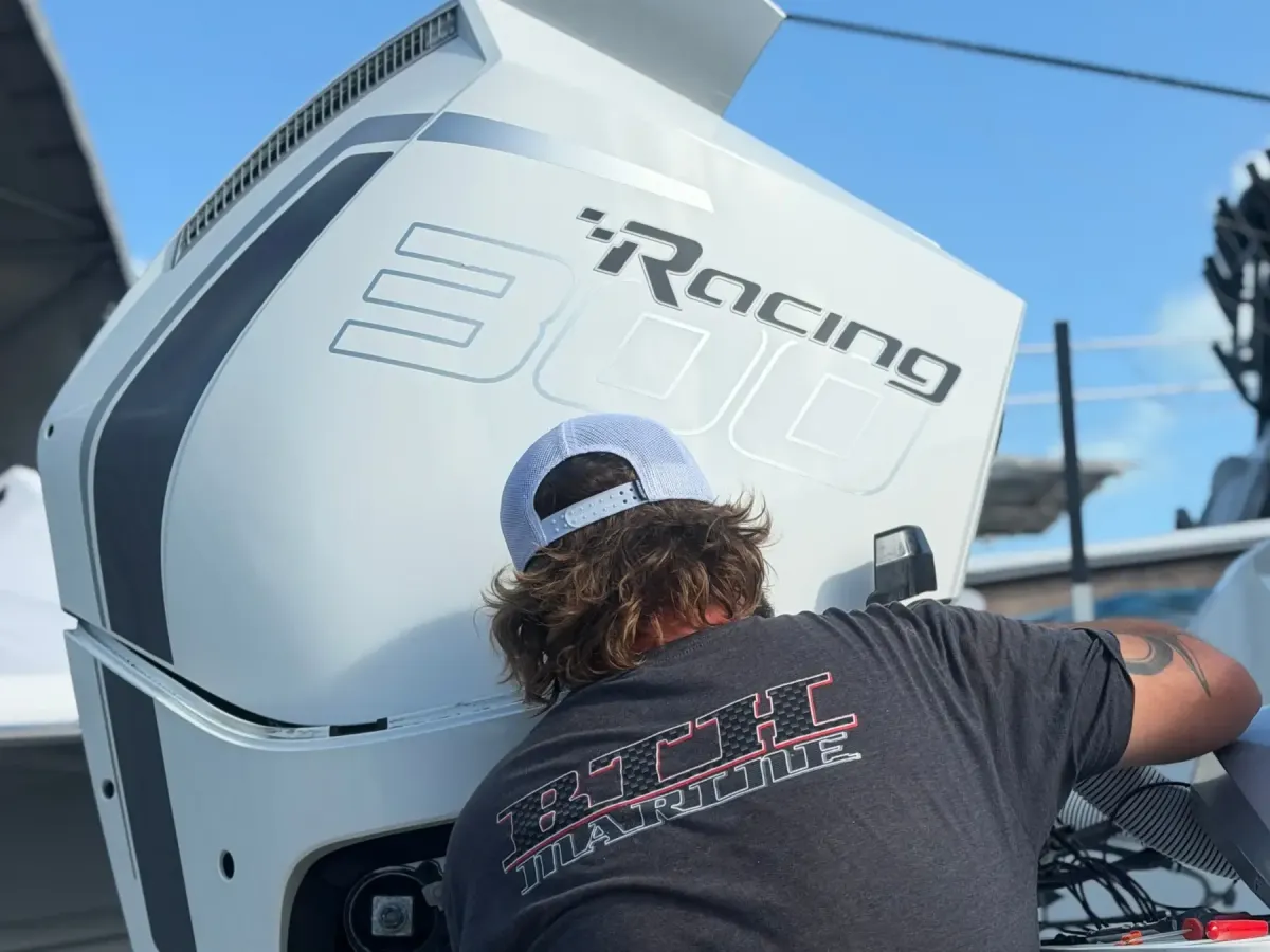 100 hour service on Mercury 300hp racing outboard at BTH Marine 
