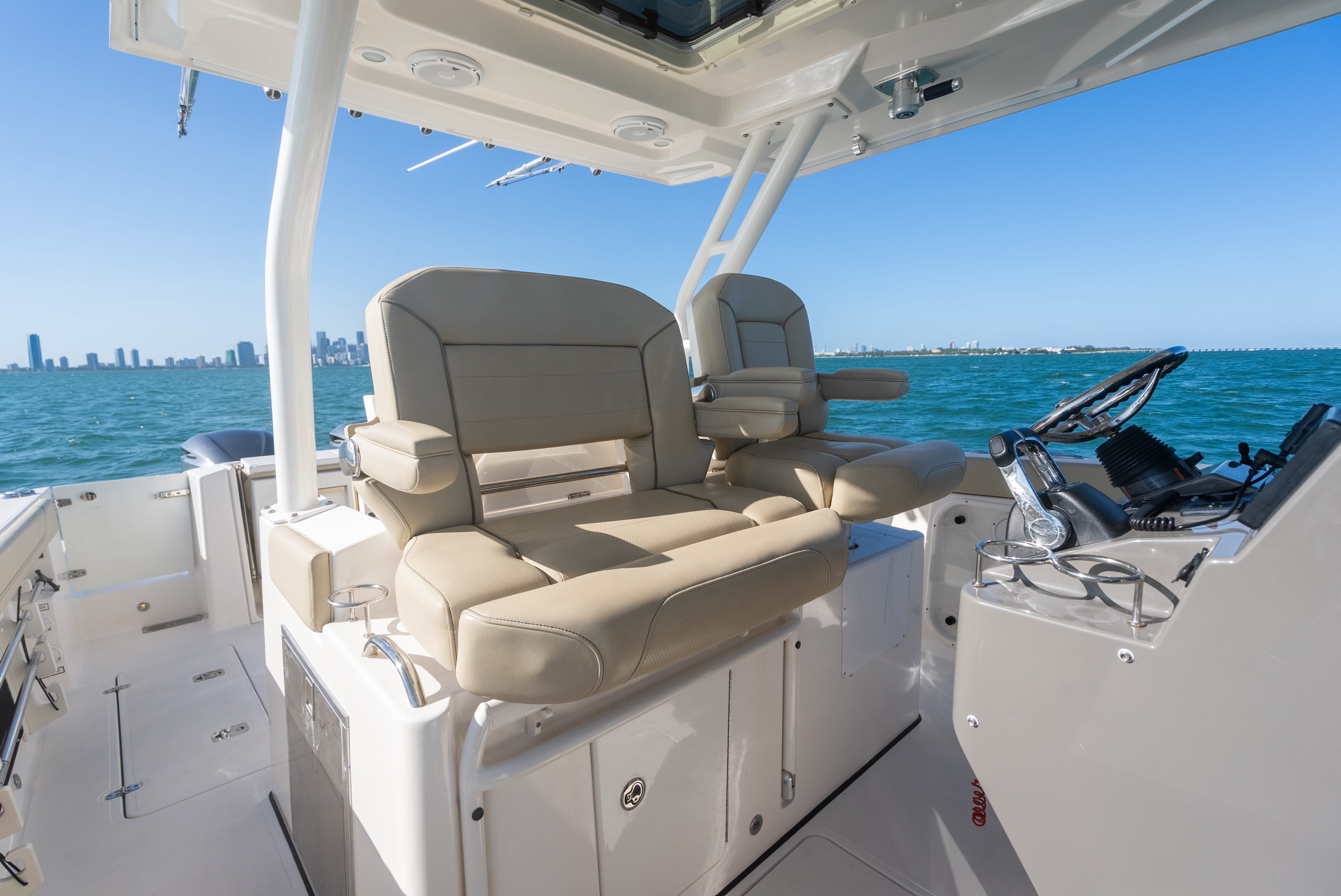 2018 Pursuit S 328 Sport