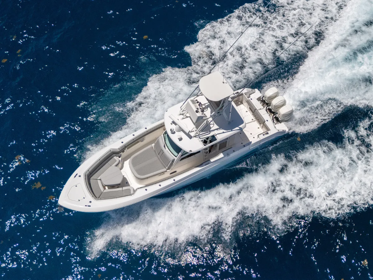 Boston Whaler 380 Outrage