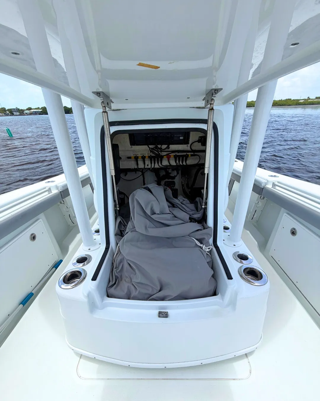 2018 Yellowfin 26 Hybrid