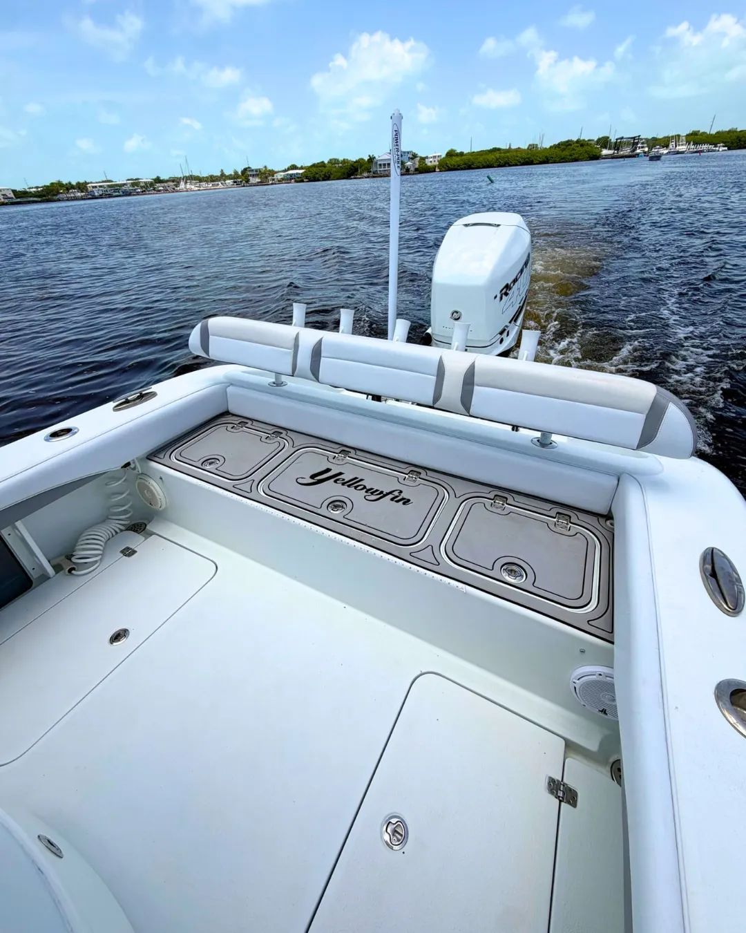2018 Yellowfin 26 Hybrid