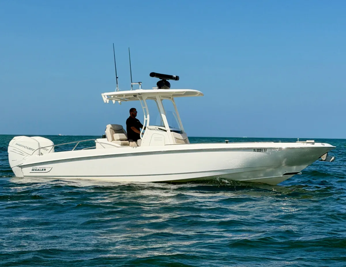 2017 Boston Whaler 270 Dauntless