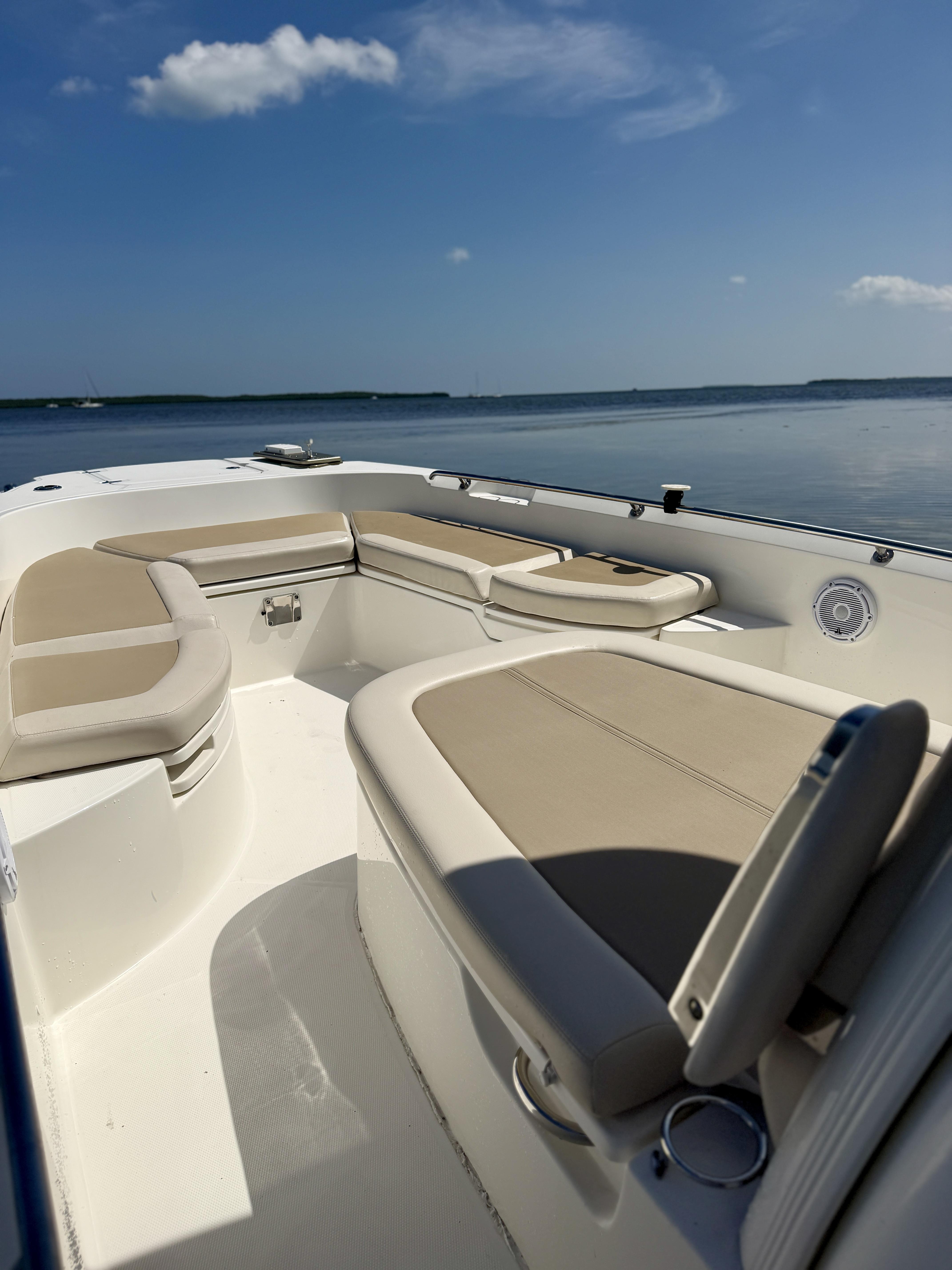 2017 Boston Whaler 270 Dauntless