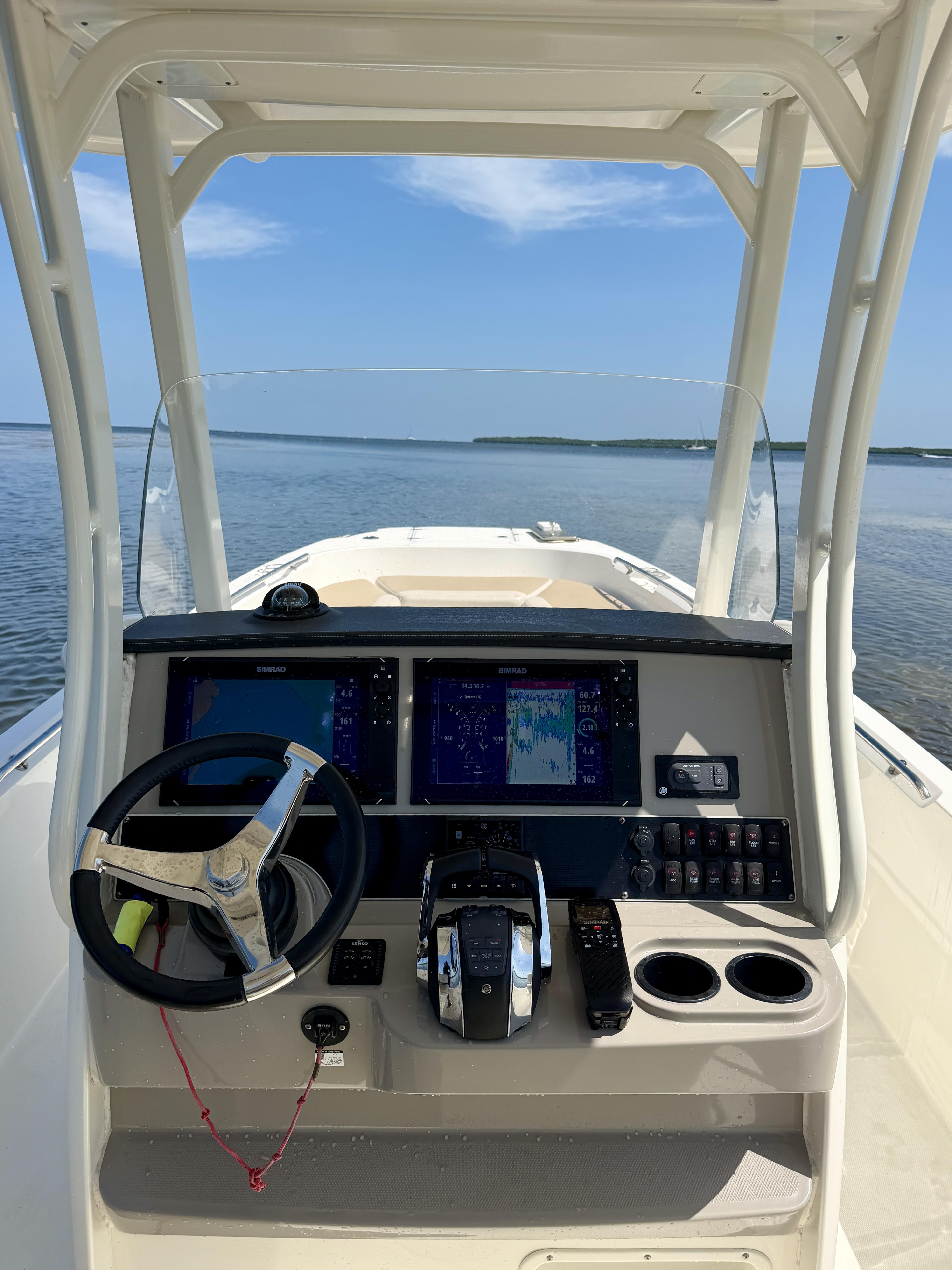 2017 Boston Whaler 270 Dauntless