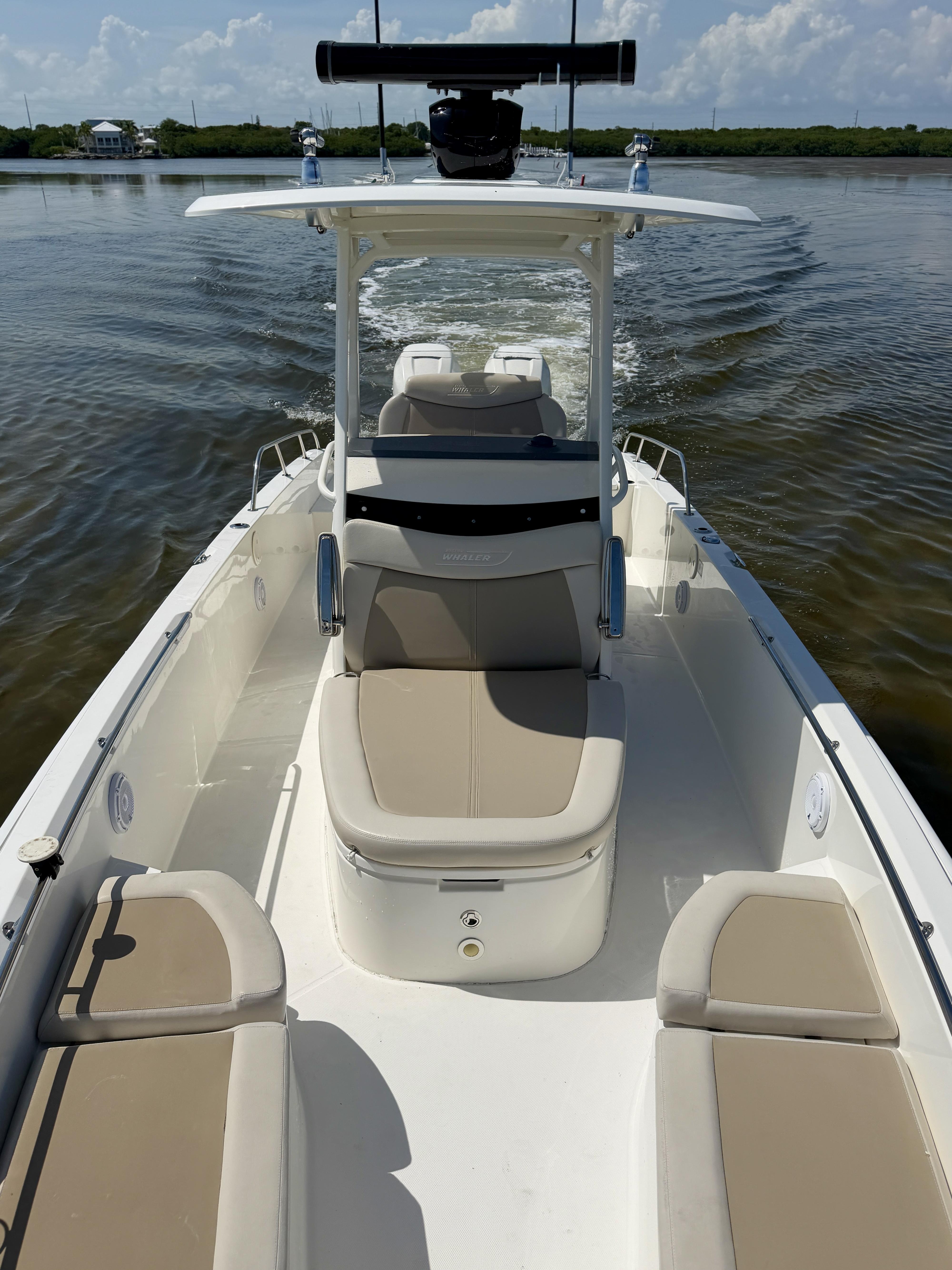 2017 Boston Whaler 270 Dauntless