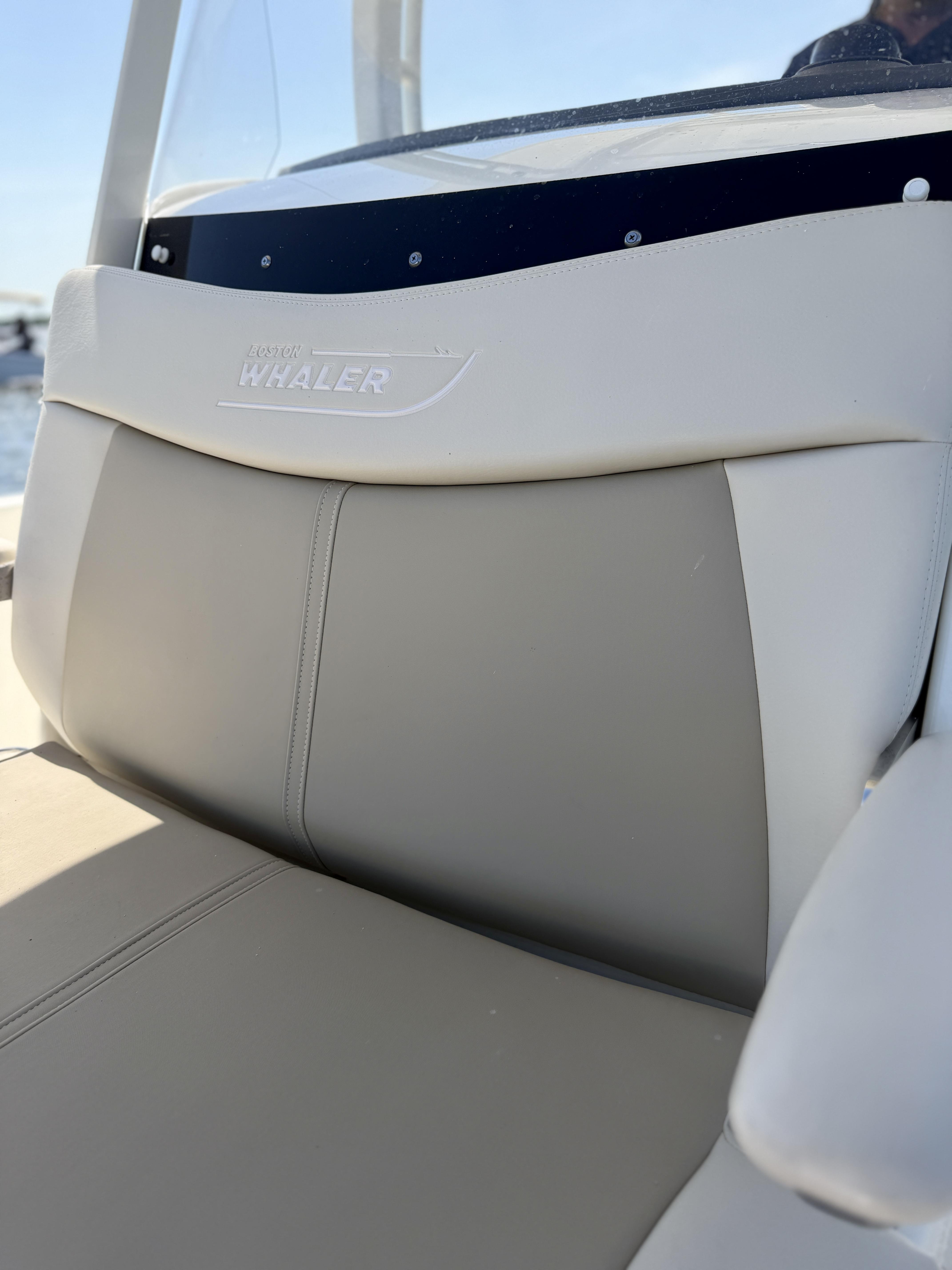 2017 Boston Whaler 270 Dauntless