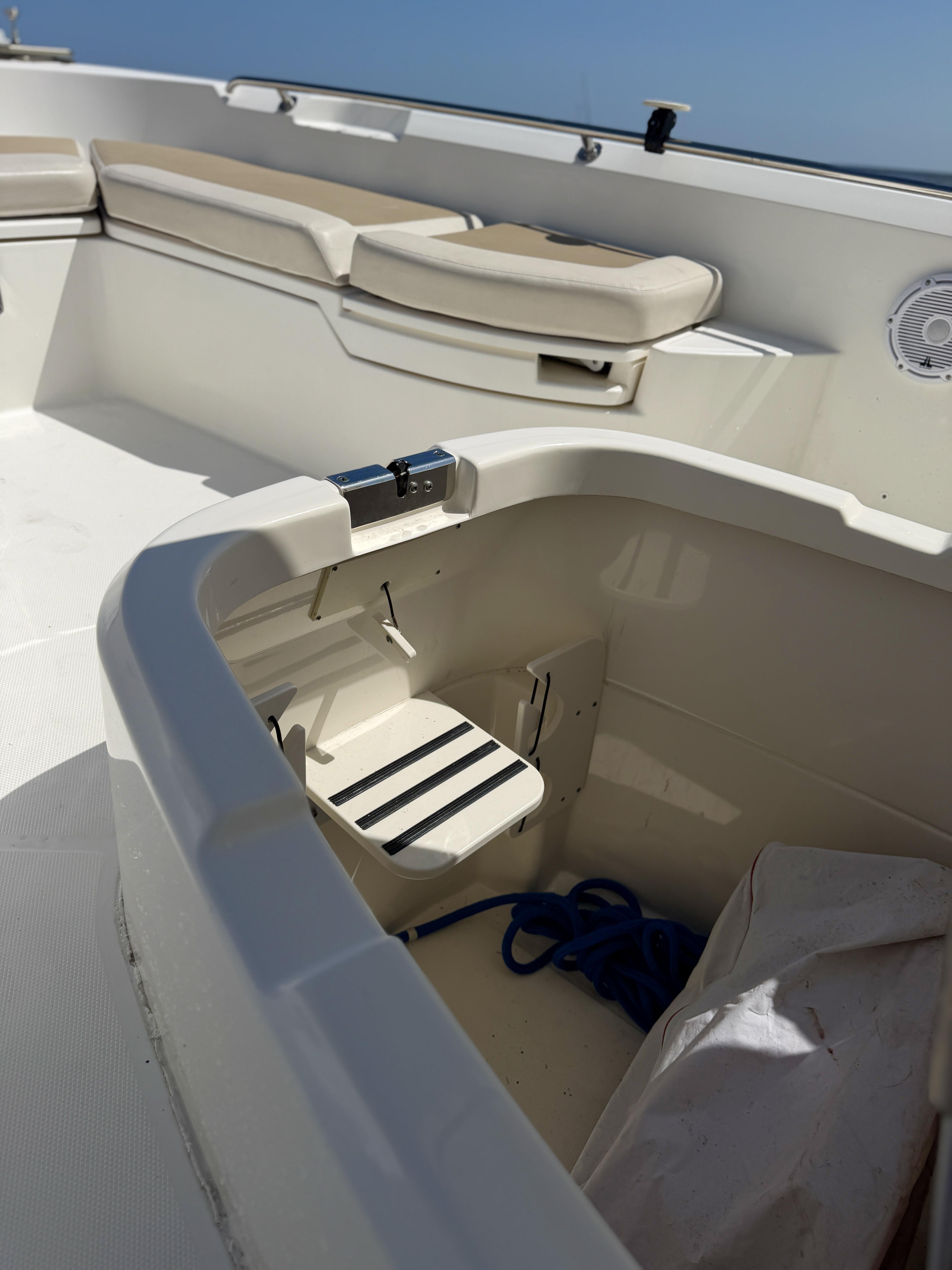 2017 Boston Whaler 270 Dauntless