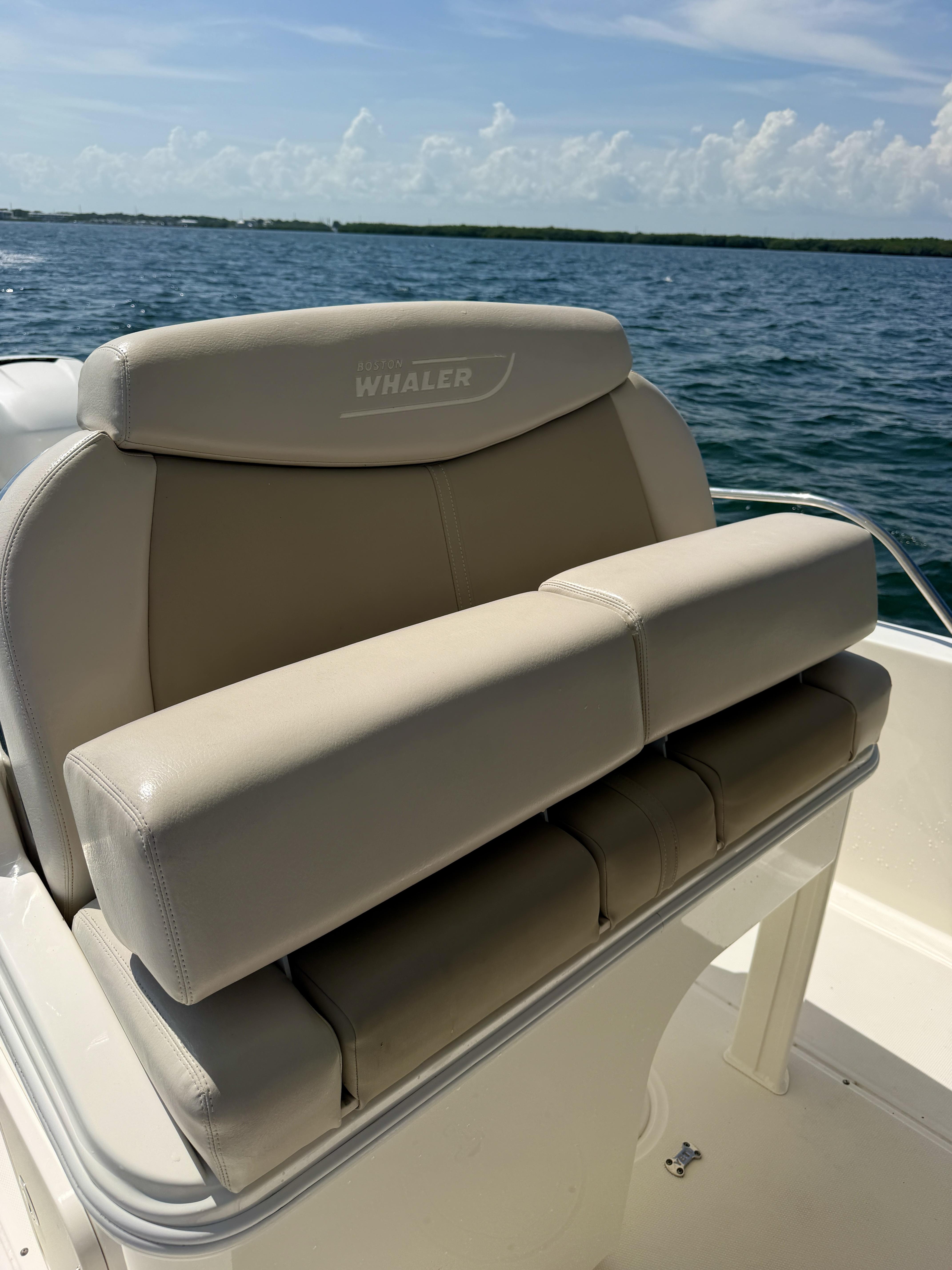 2017 Boston Whaler 270 Dauntless