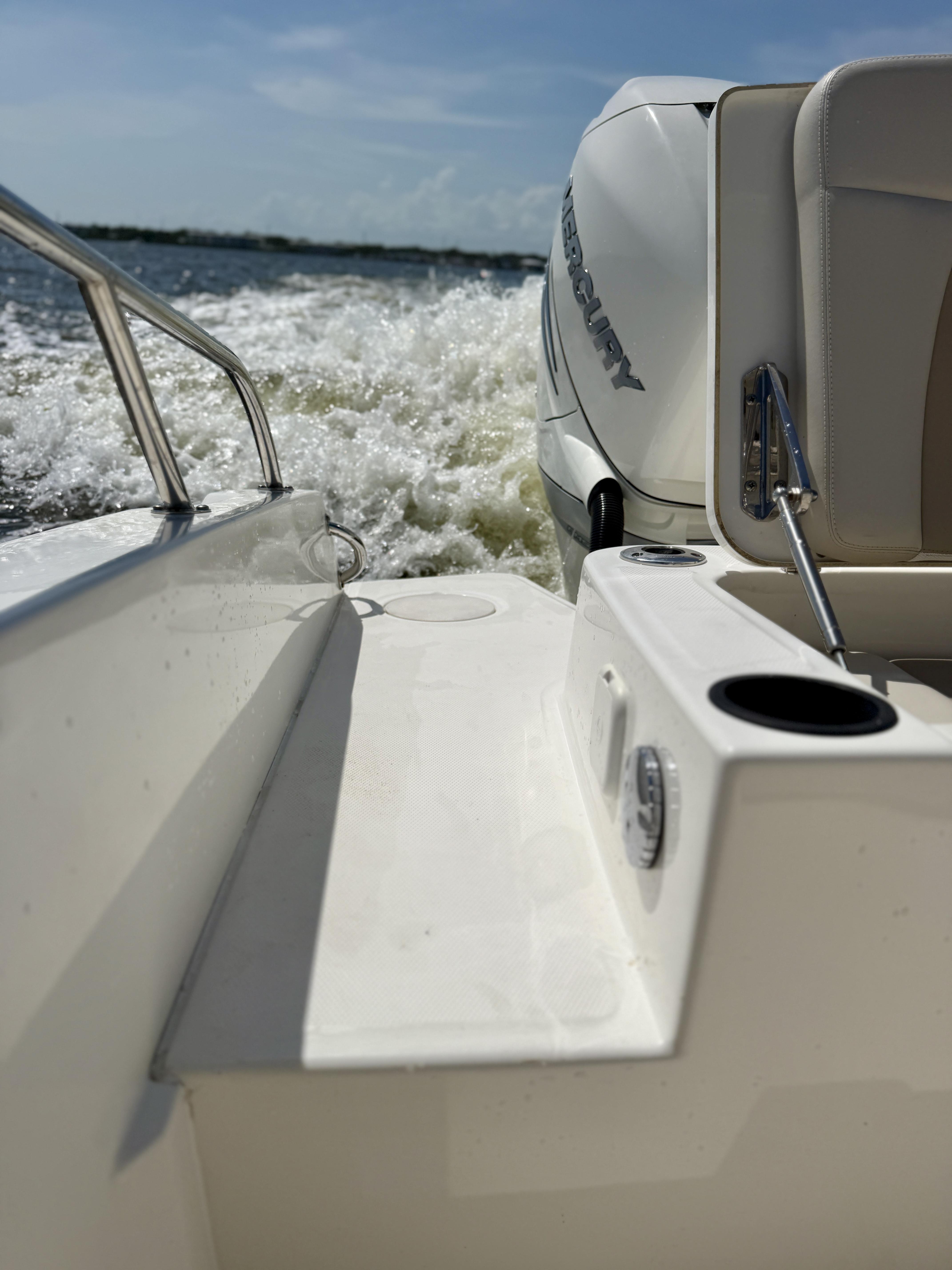 2017 Boston Whaler 270 Dauntless