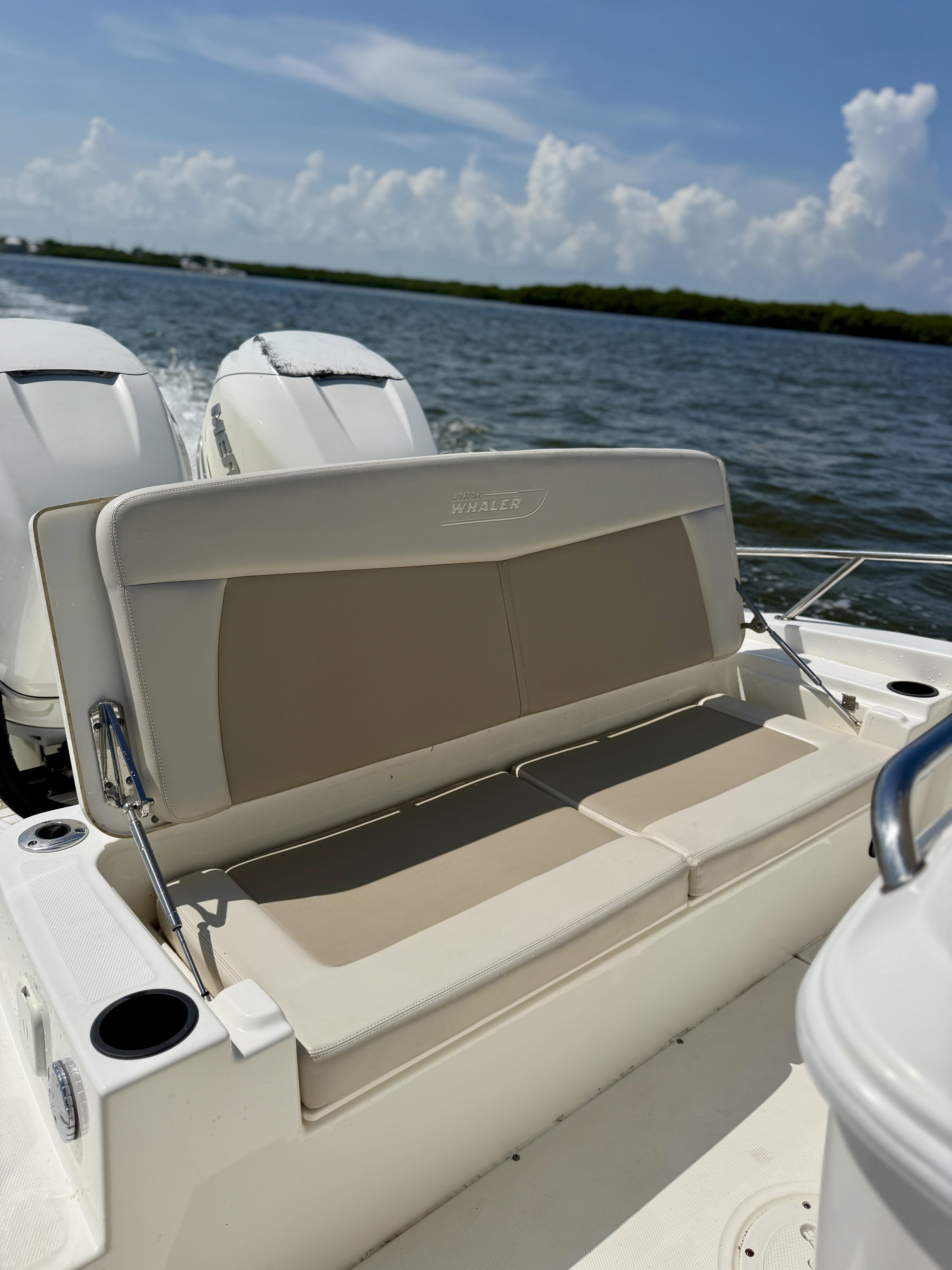 2017 Boston Whaler 270 Dauntless