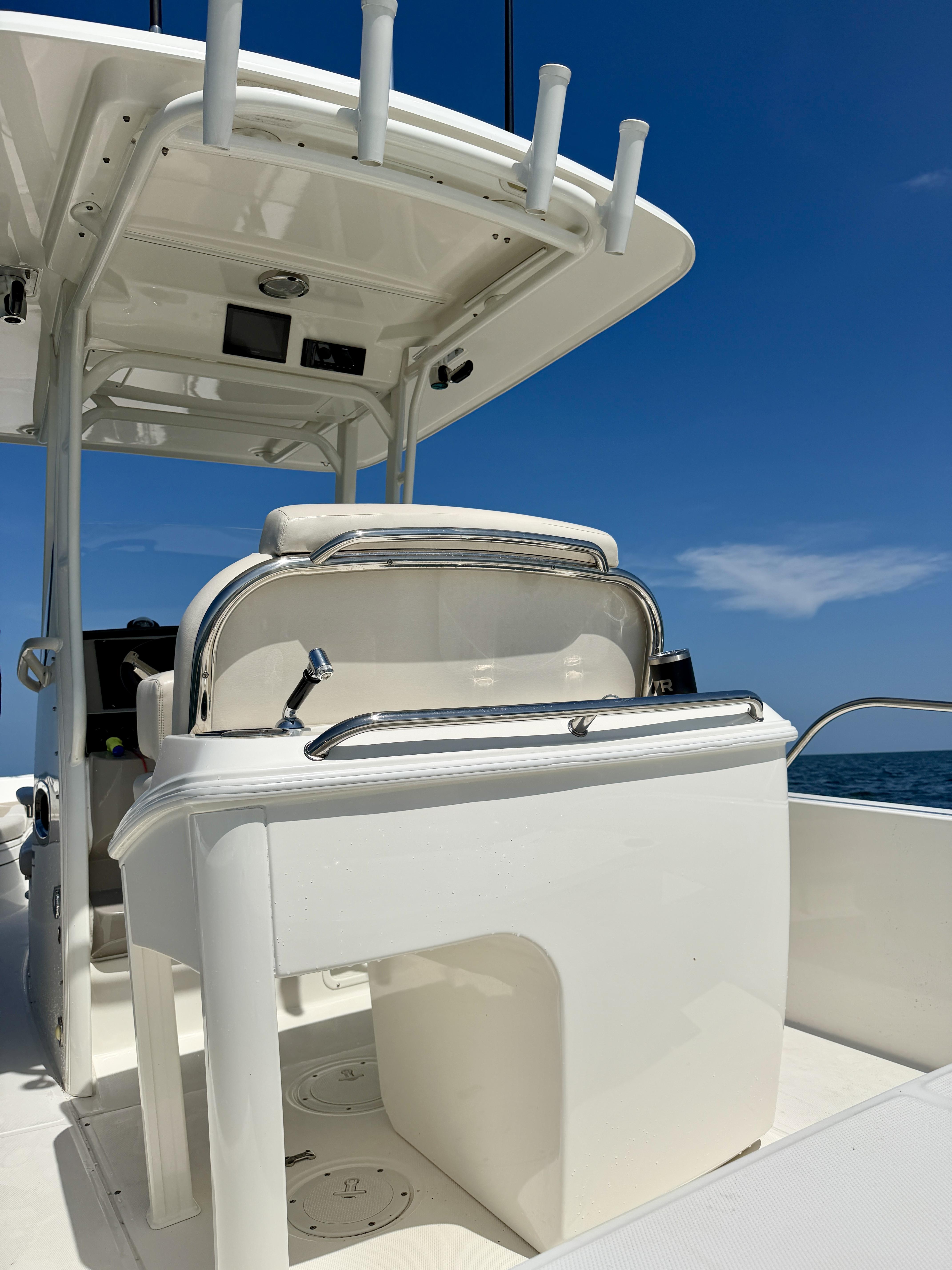 2017 Boston Whaler 270 Dauntless