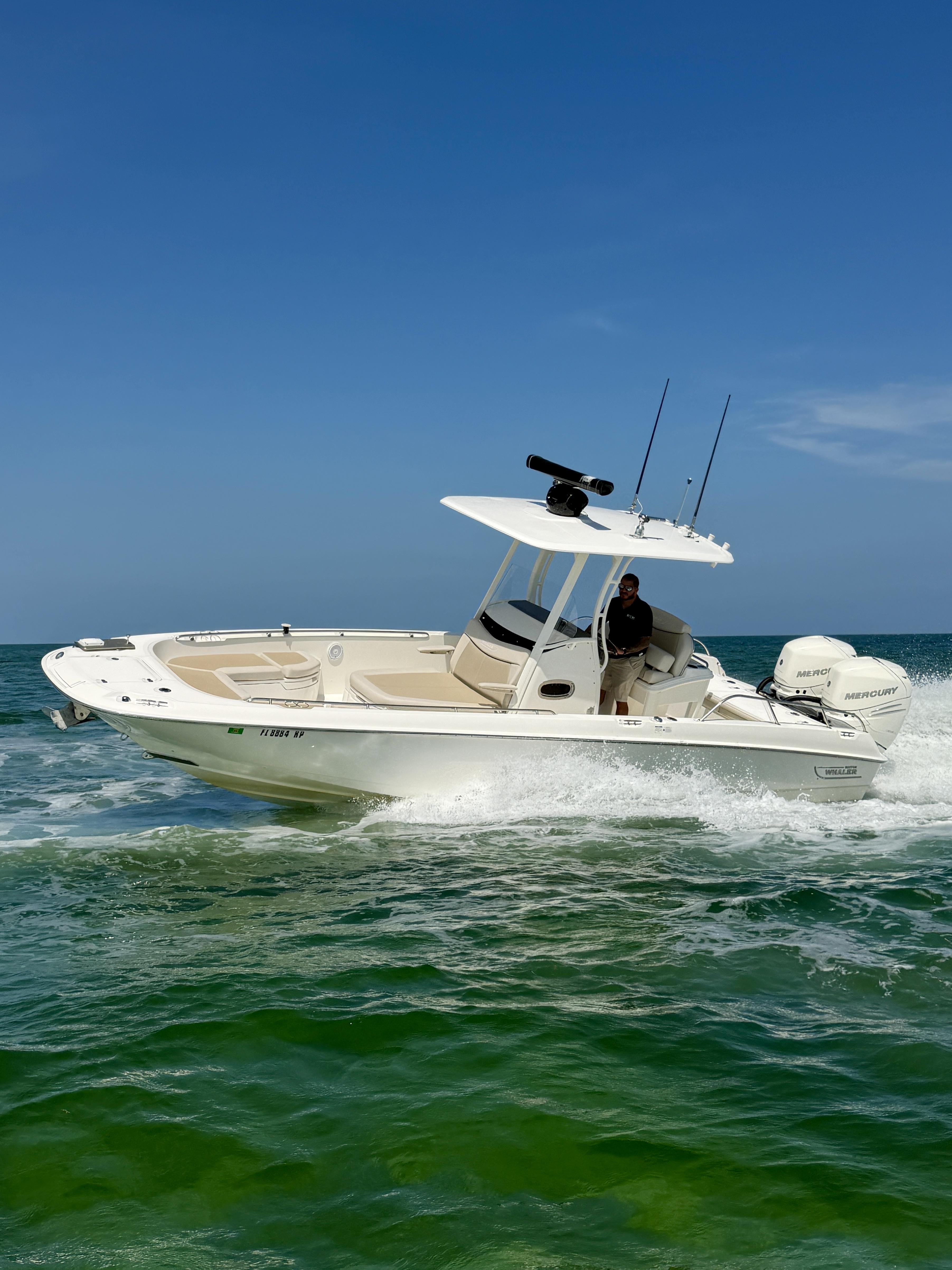 2017 Boston Whaler 270 Dauntless