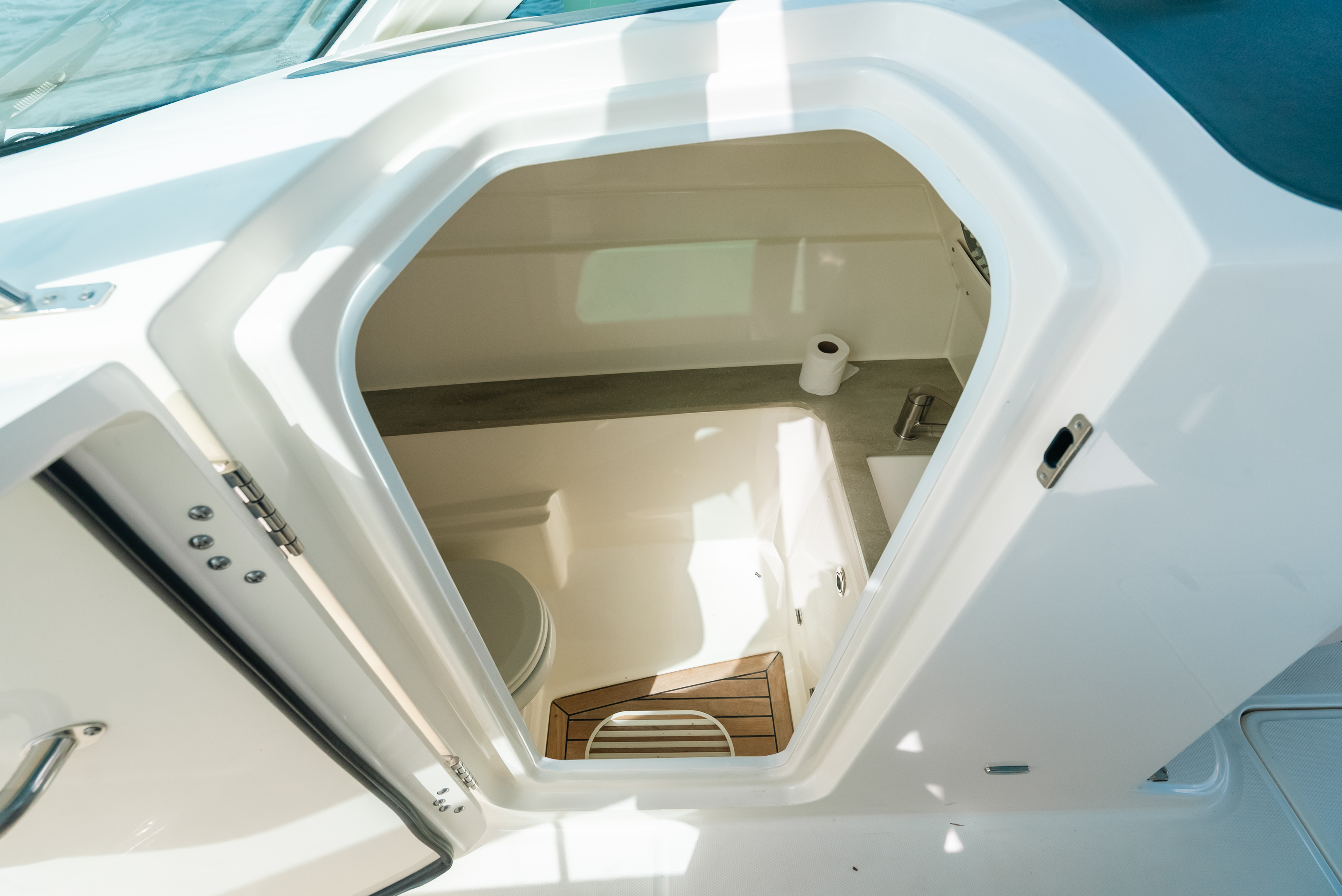 2024 Boston Whaler 320 Vantage