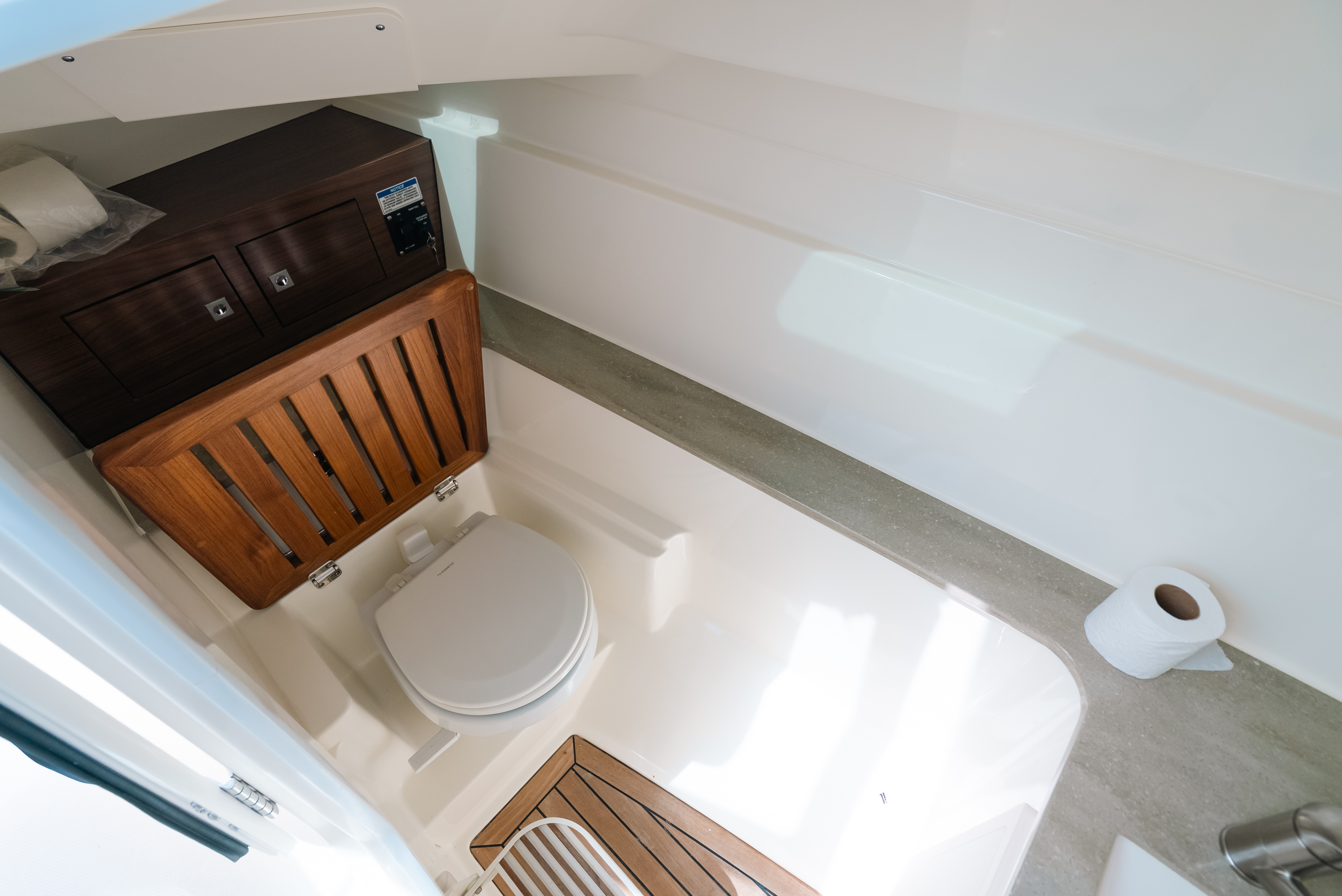 2024 Boston Whaler 320 Vantage