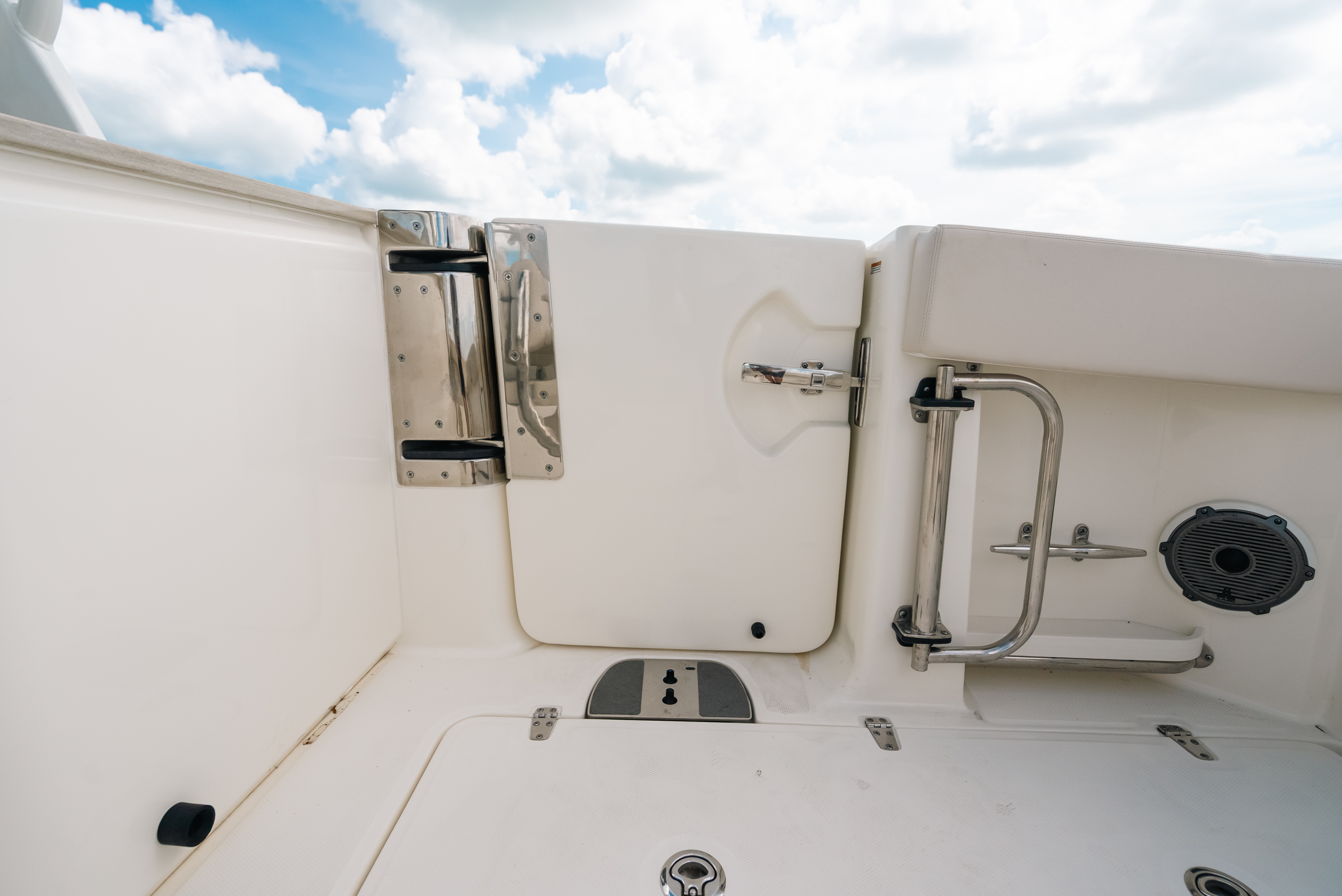 2024 Boston Whaler 320 Vantage
