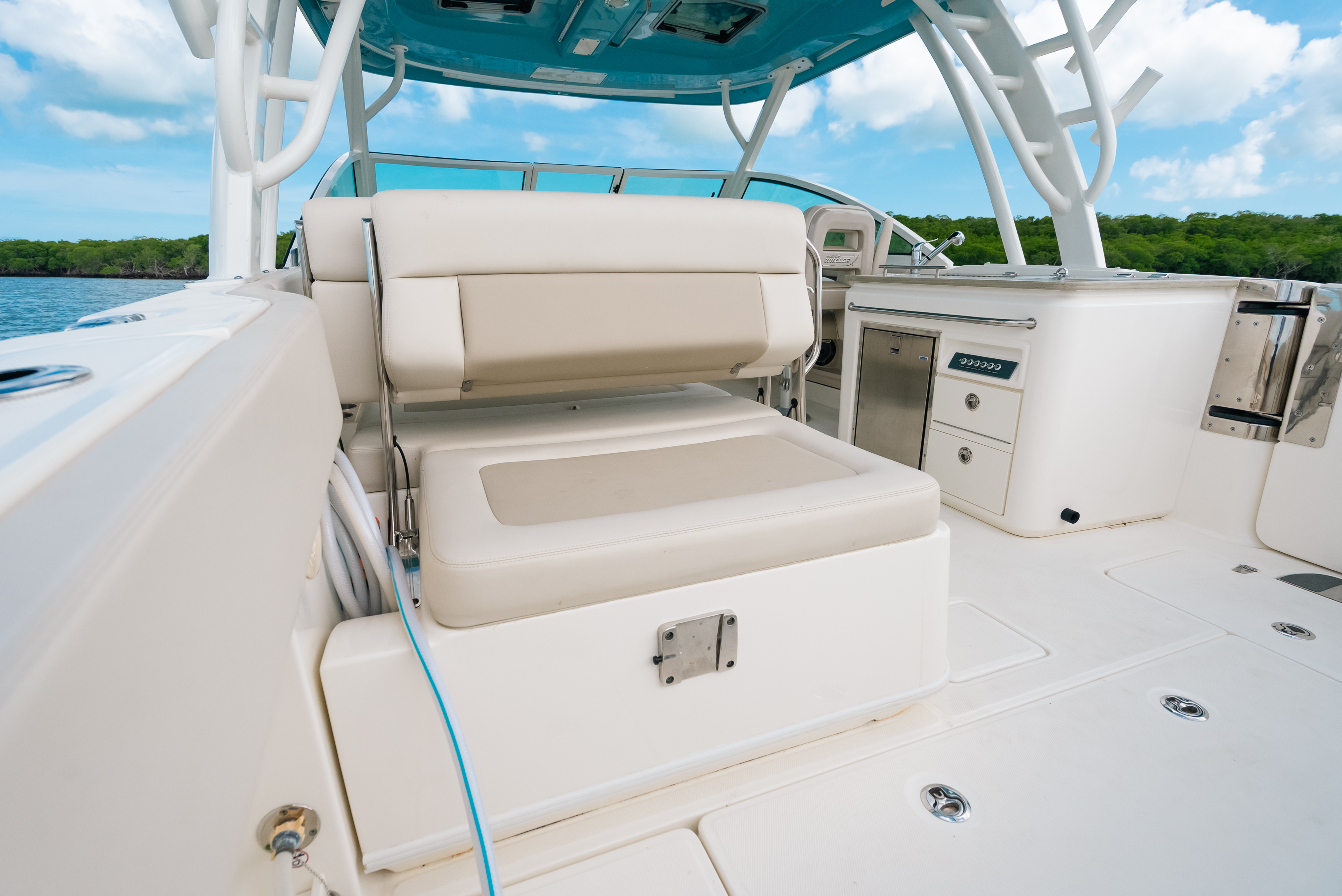 2024 Boston Whaler 320 Vantage